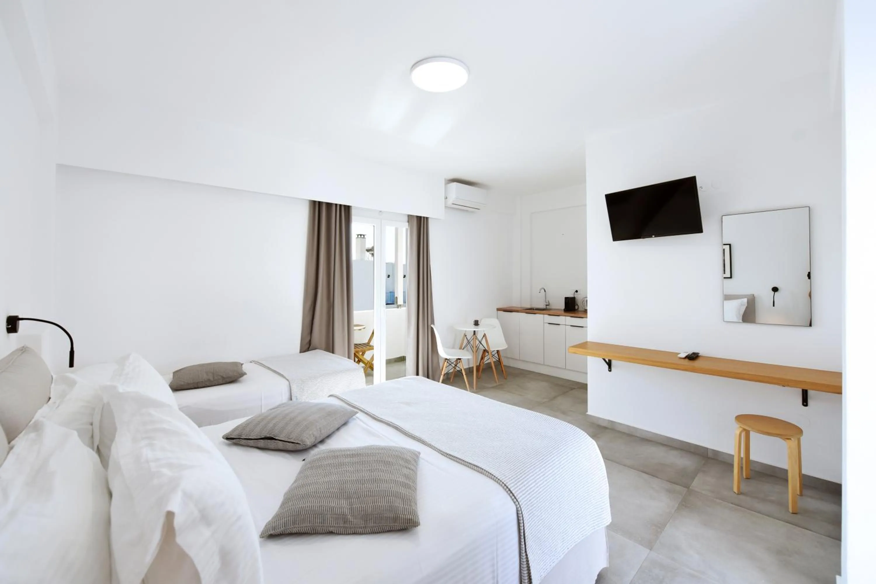 Bed in Hotel Ippocampos Studios