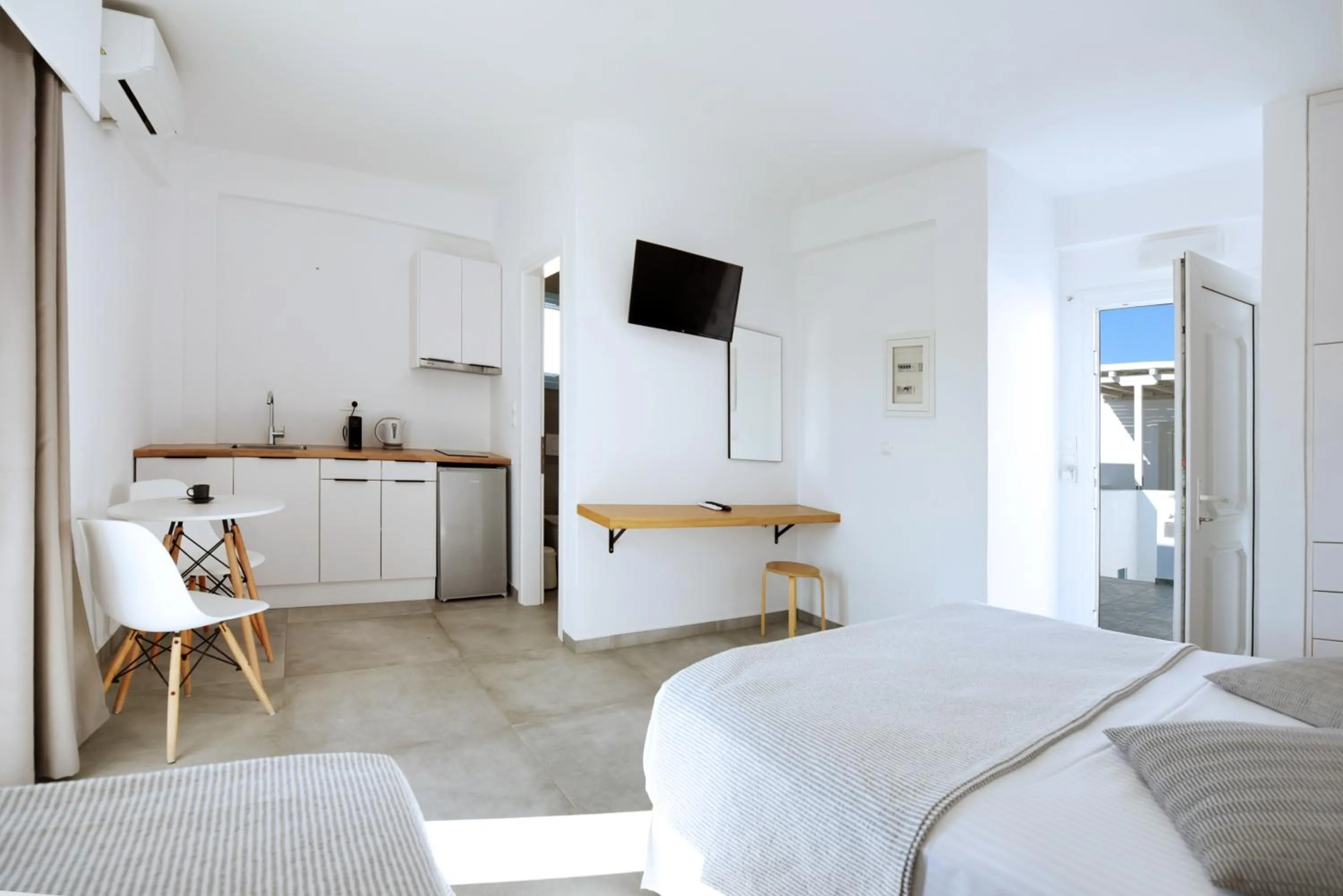 Bed in Hotel Ippocampos Studios