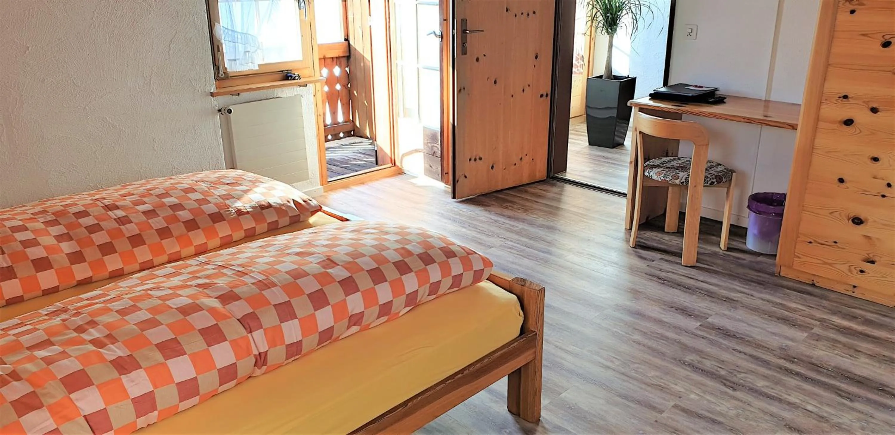 Decorative detail, Bed in Hotel Gravas Lodge - Das Hotel für Gäste mit Hund