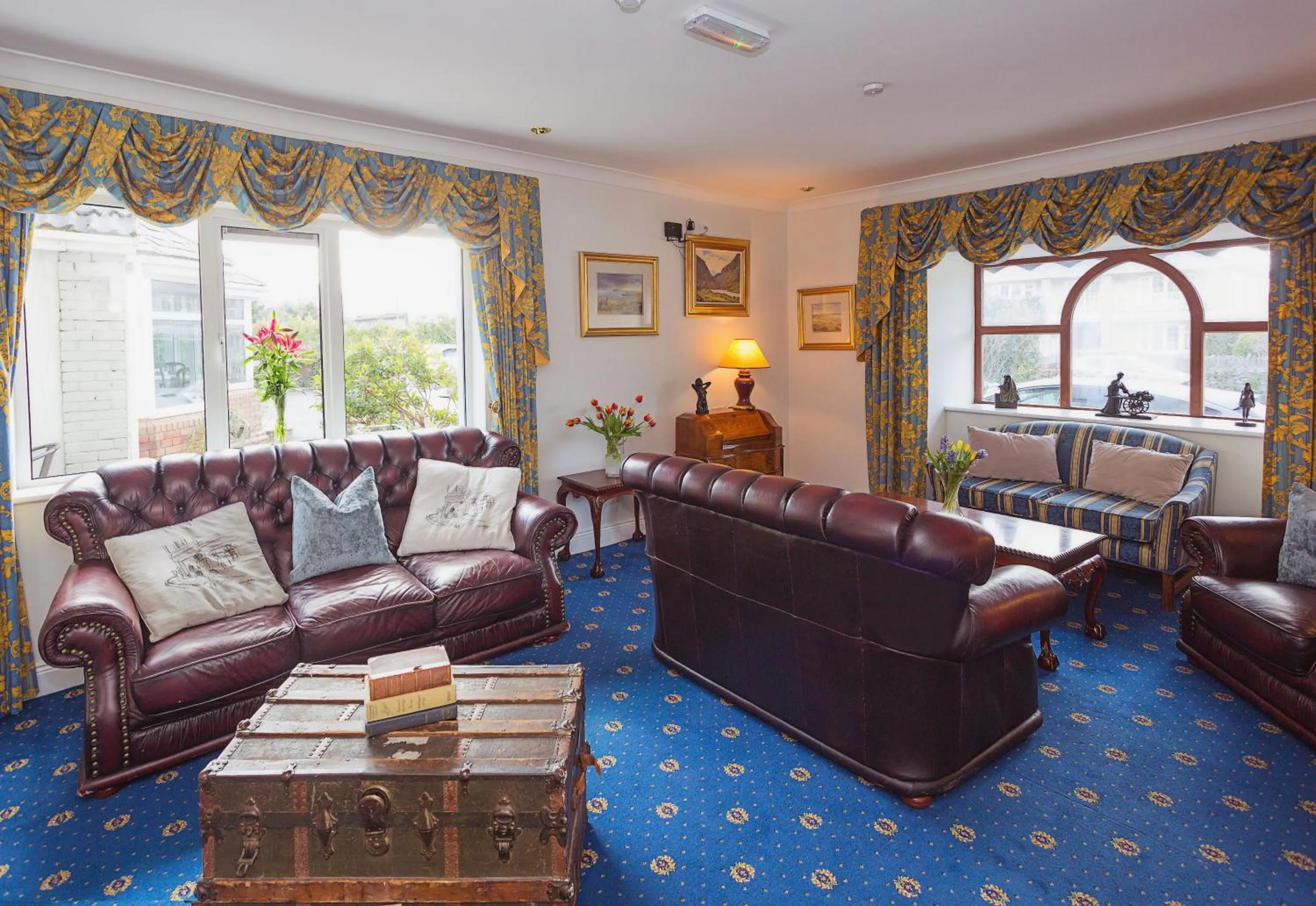 Living room in Abbey Lodge