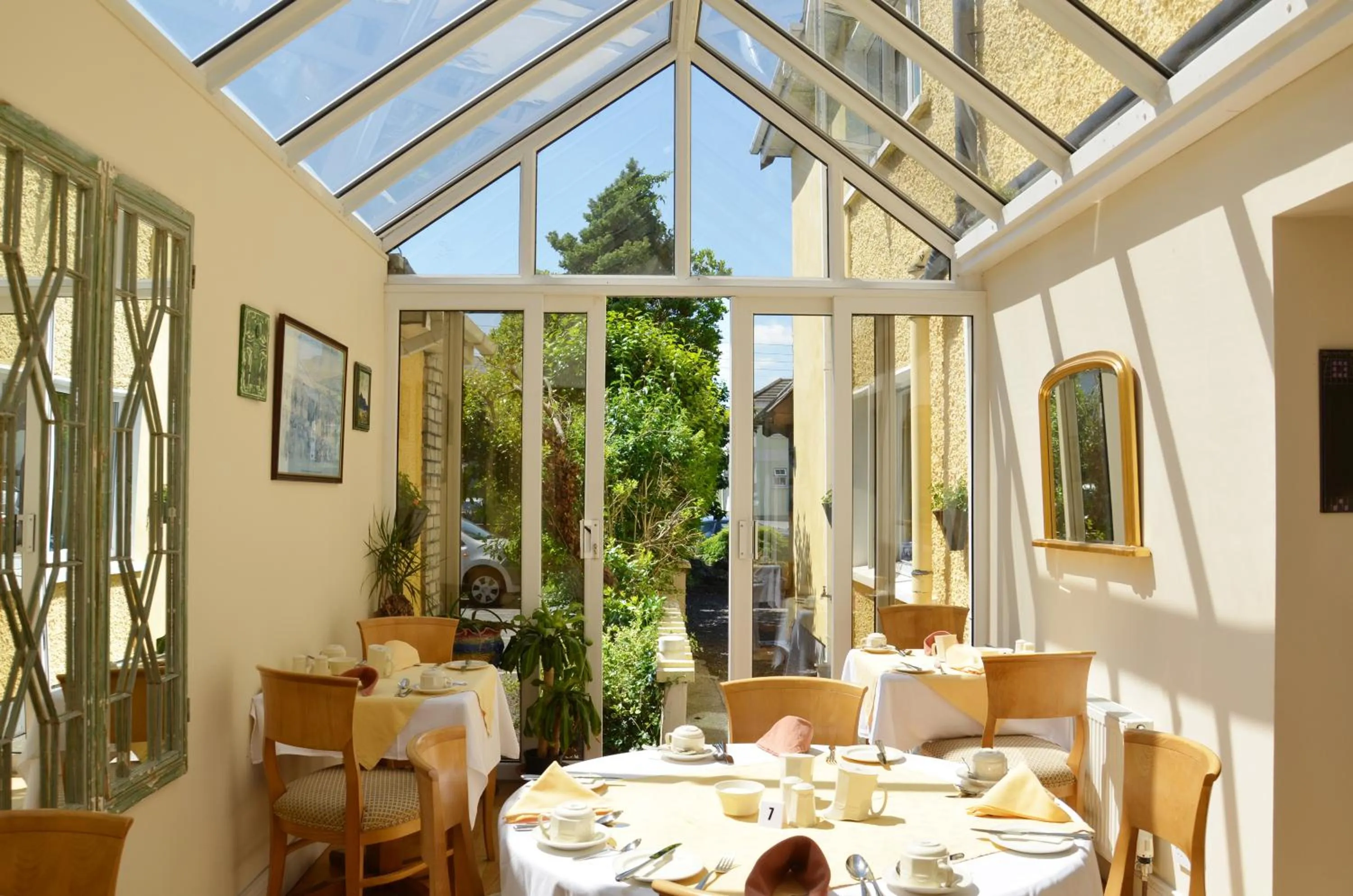 Food and drinks in Abbey Lodge