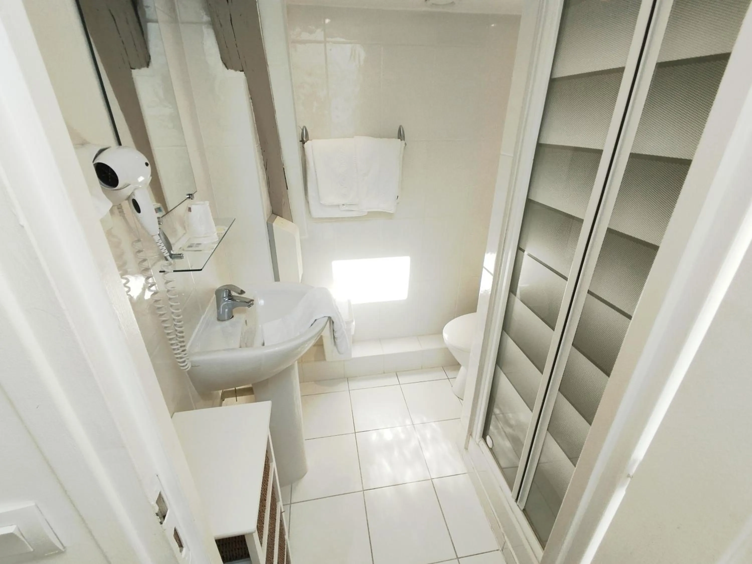 Shower in Les Cascades - Hôtel de Charme