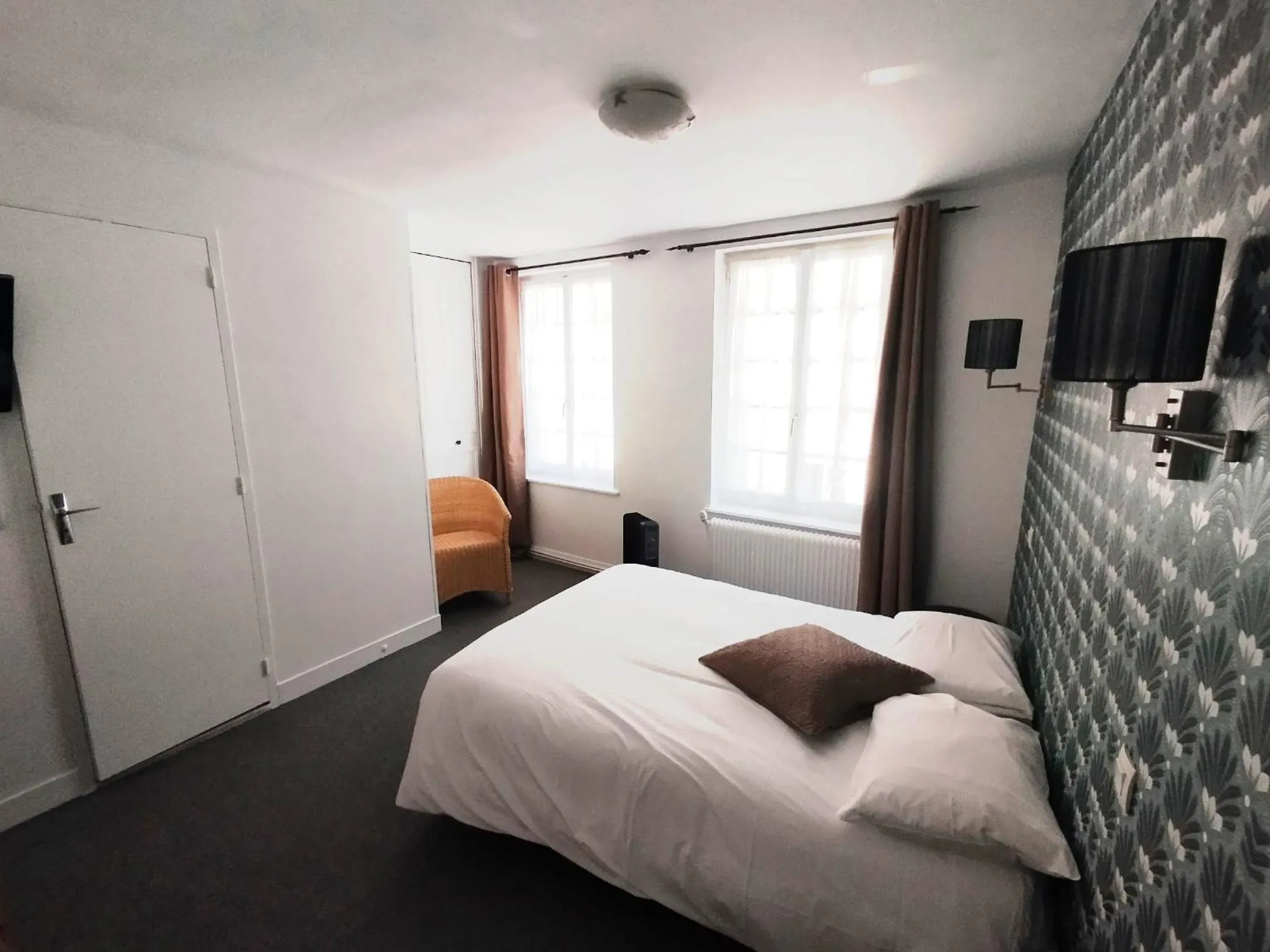 Bed in Les Cascades - Hôtel de Charme