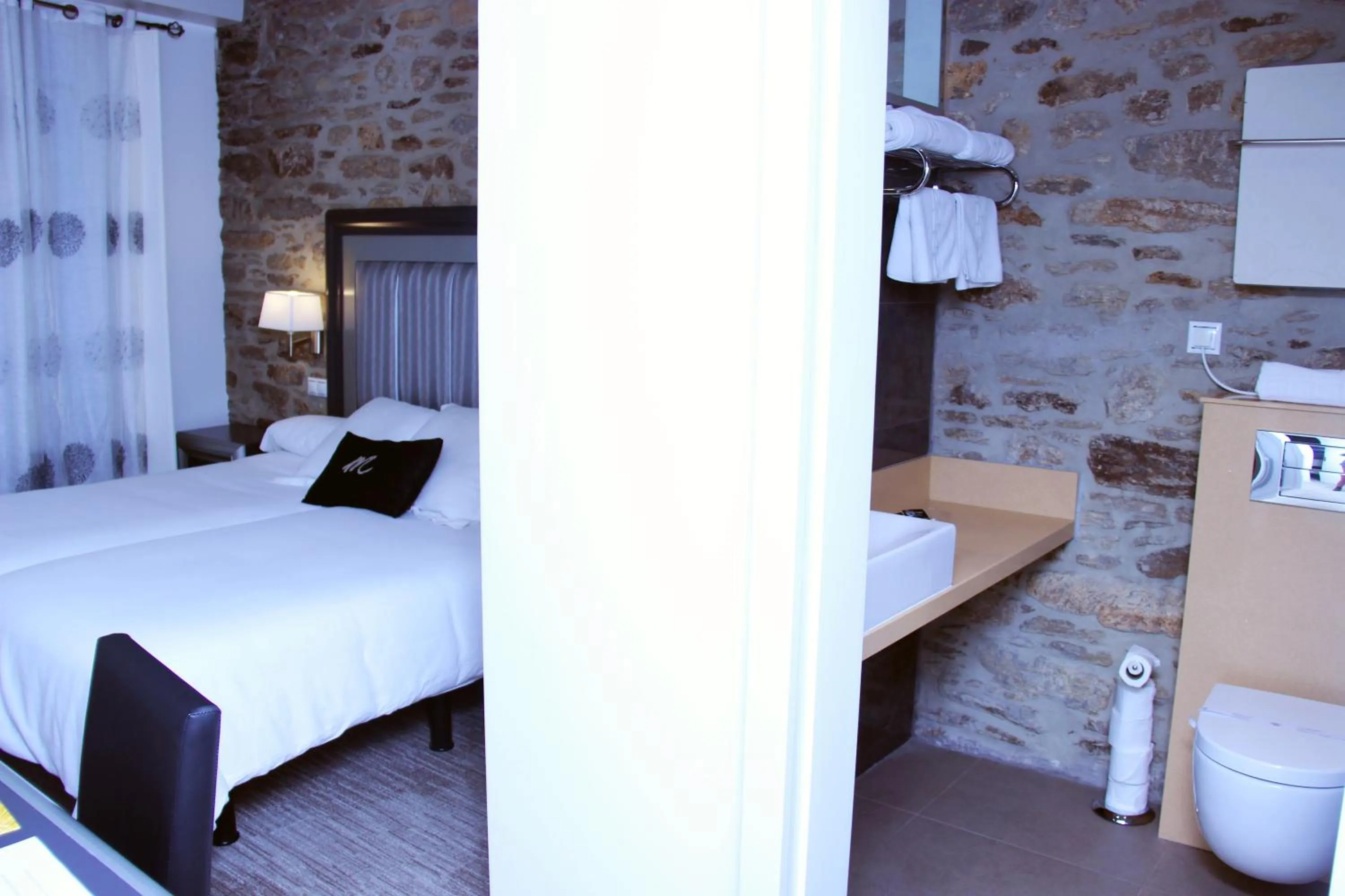 Property building, Bed in Hotel Montenegro Compostela