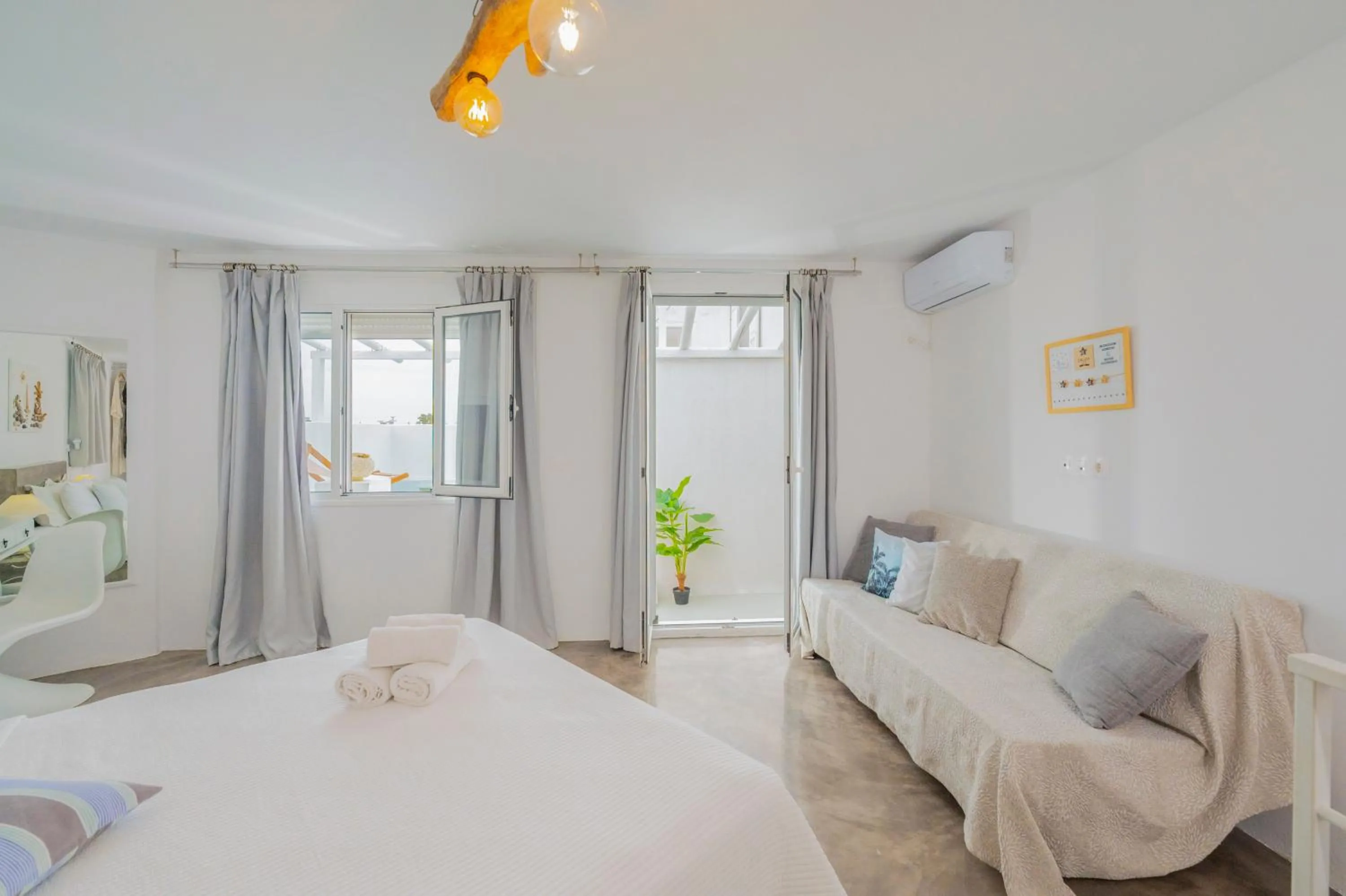 Bedroom, Bed in Loukas & Emma Eco Houses