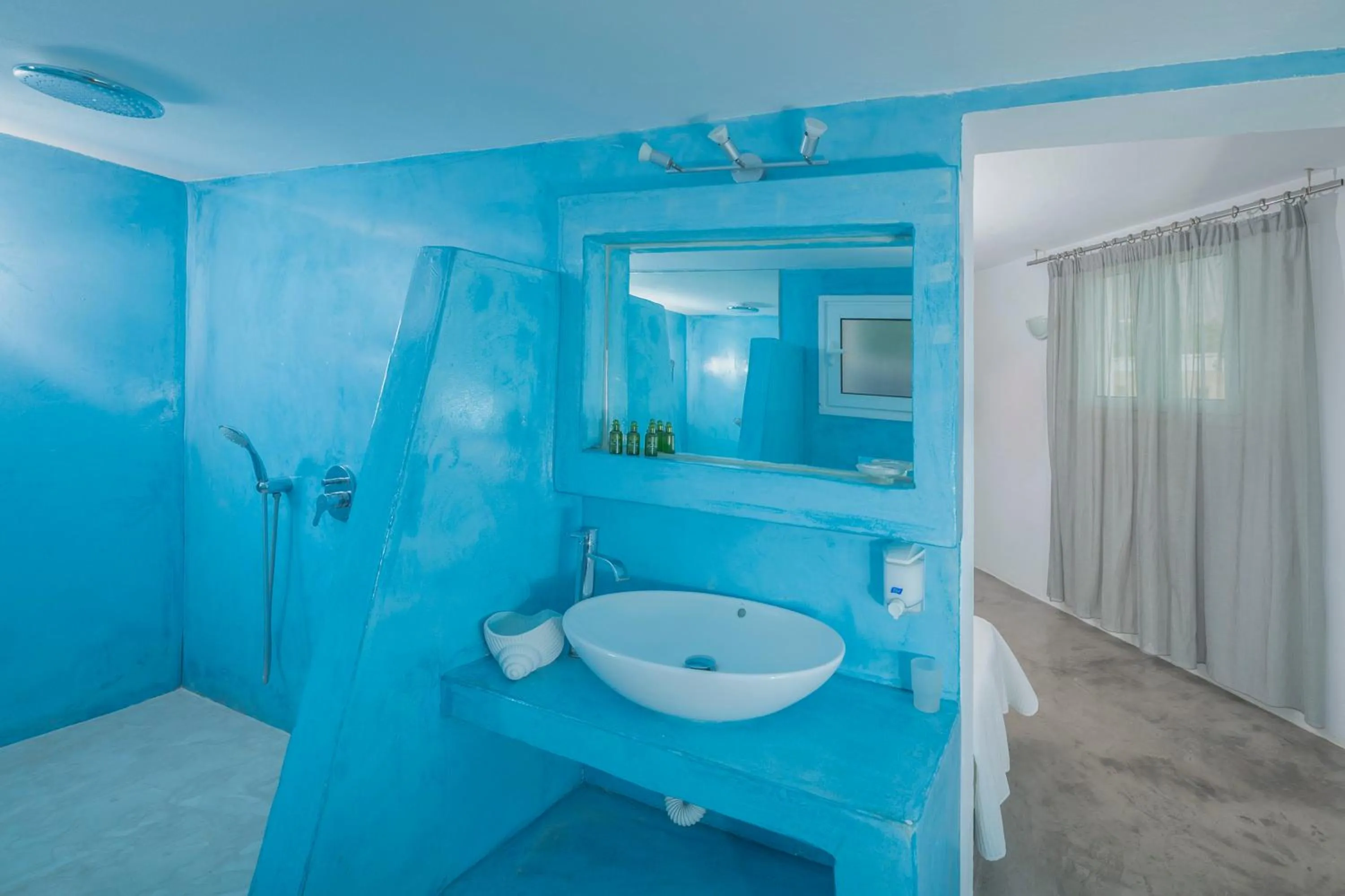 Shower in Loukas & Emma Eco Houses