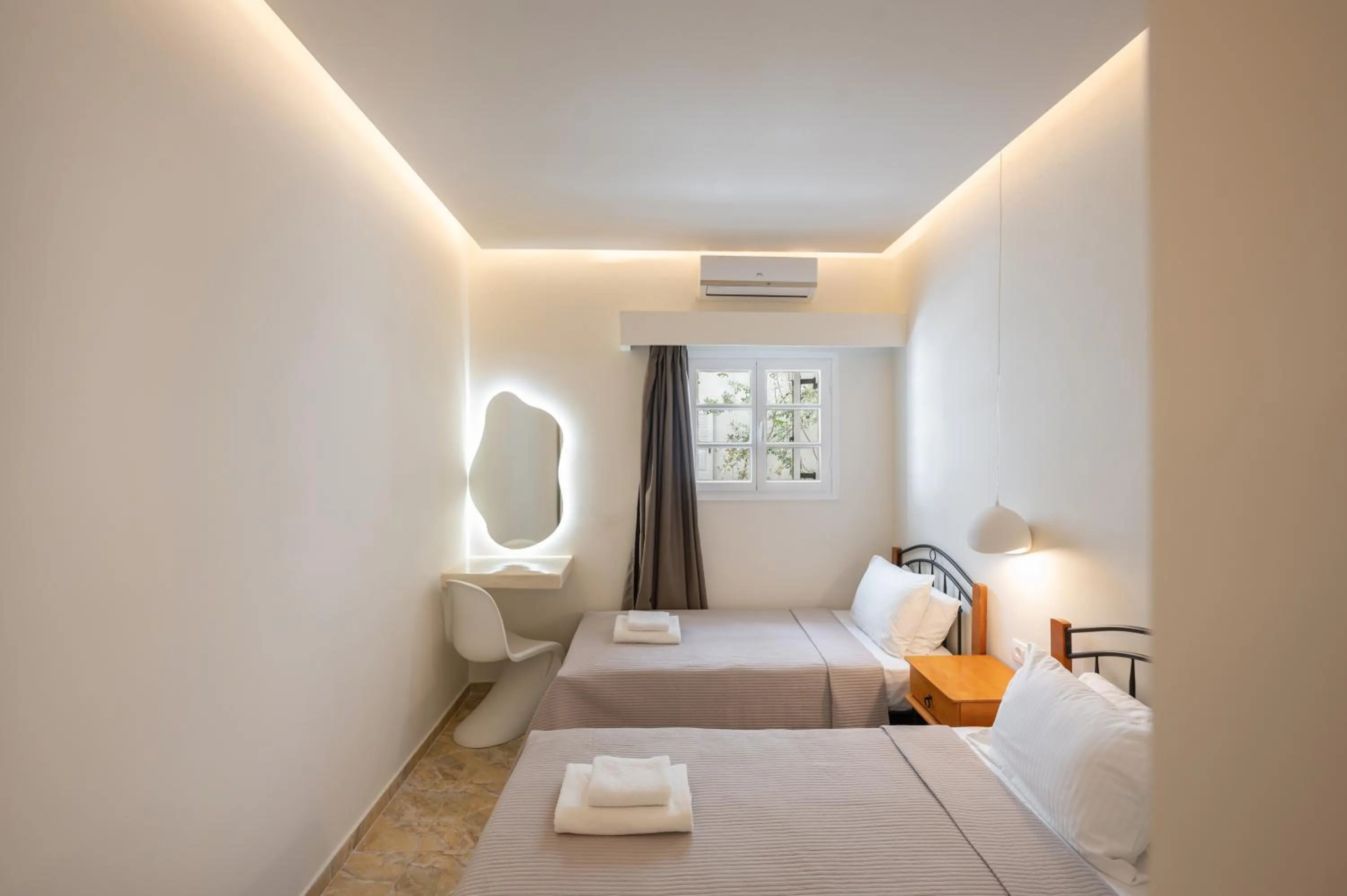 Bedroom, Bed in Loukas & Emma Eco Houses