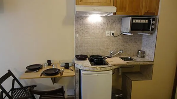 Kitchen or kitchenette in Résidence Molière Hôtel Paris Montrouge