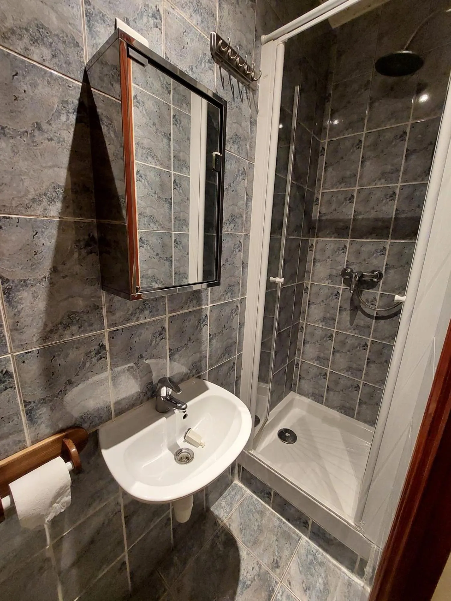 Bathroom in Résidence Molière Hôtel Paris Montrouge