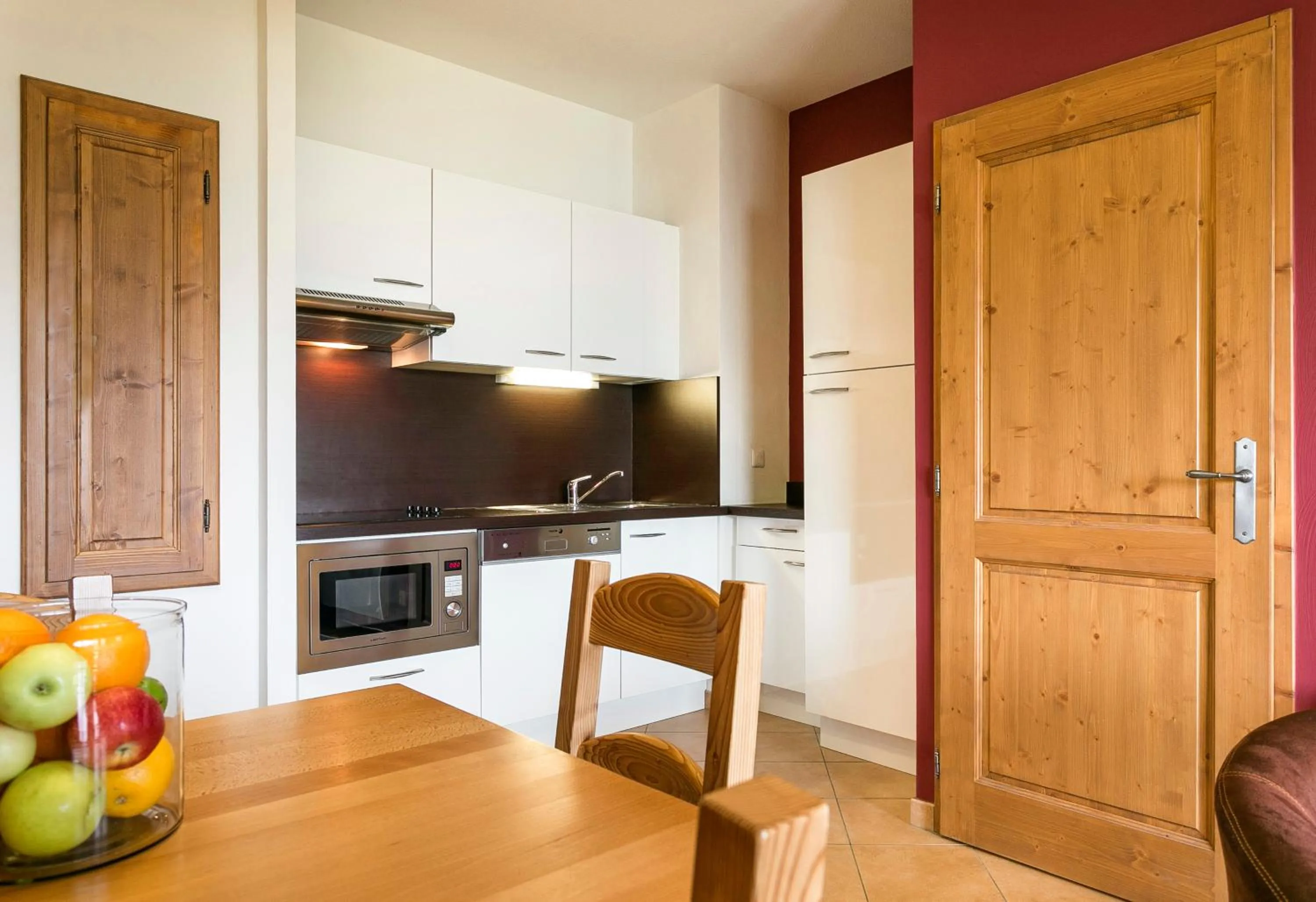 Kitchen or kitchenette in Résidence Club MMV L'Étoile des Cimes