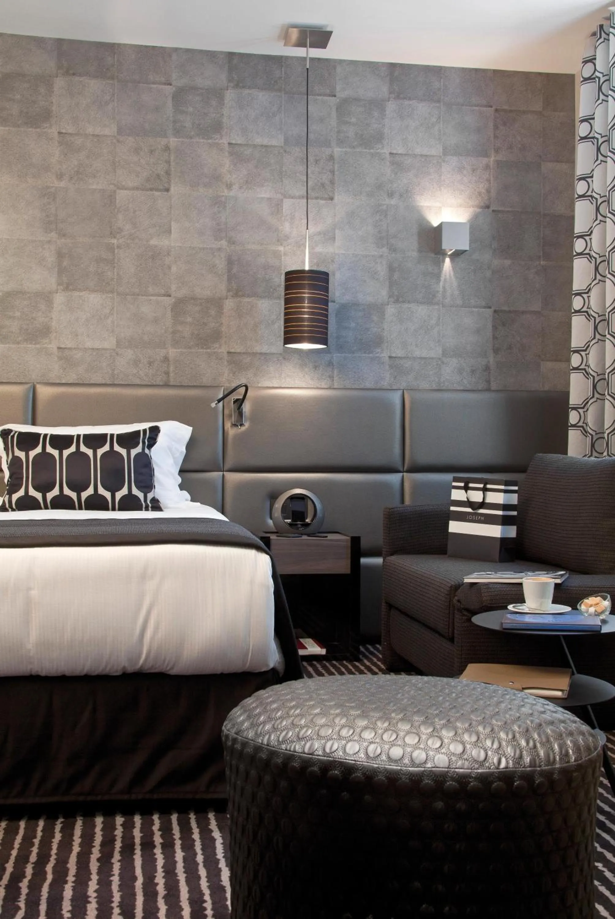 Photo of the whole room, Bed in Le Grey Hotel