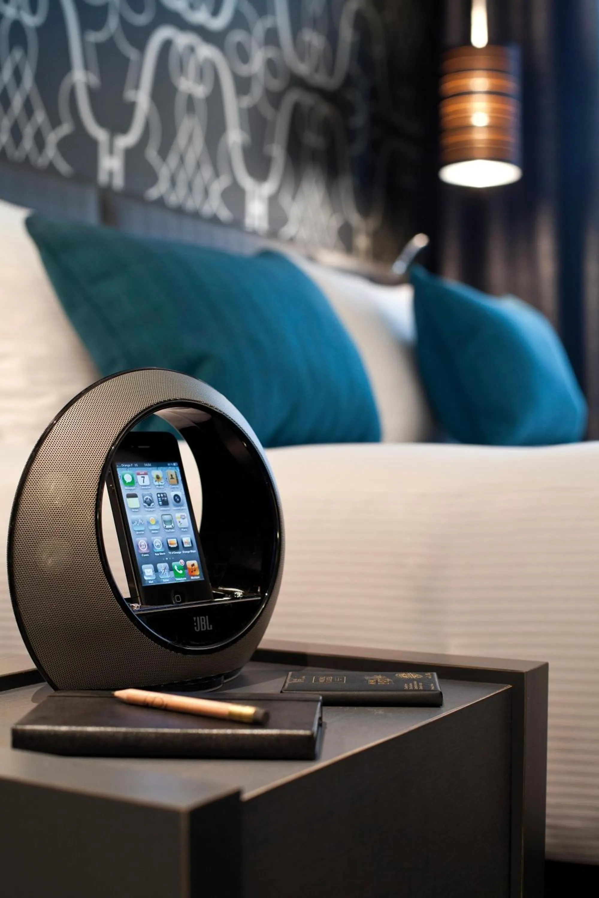 TV and multimedia, Bed in Le Grey Hotel