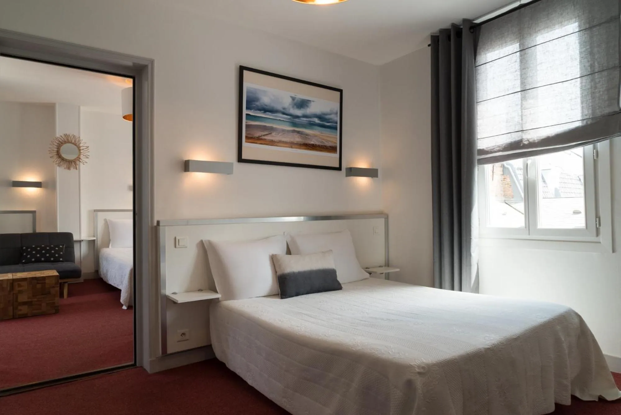 Photo of the whole room, Bed in The Originals Boutique, Hôtel La Colonne de Bronze, Saint-Valéry-sur-Somme