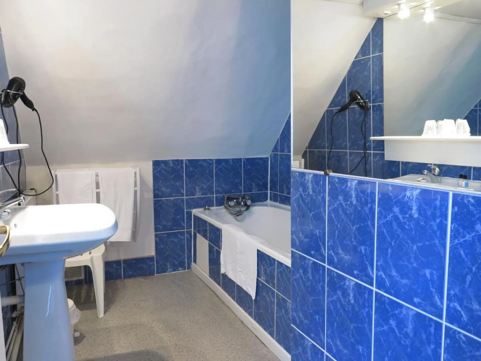 Bathroom in Auberge du Gros Tilleul