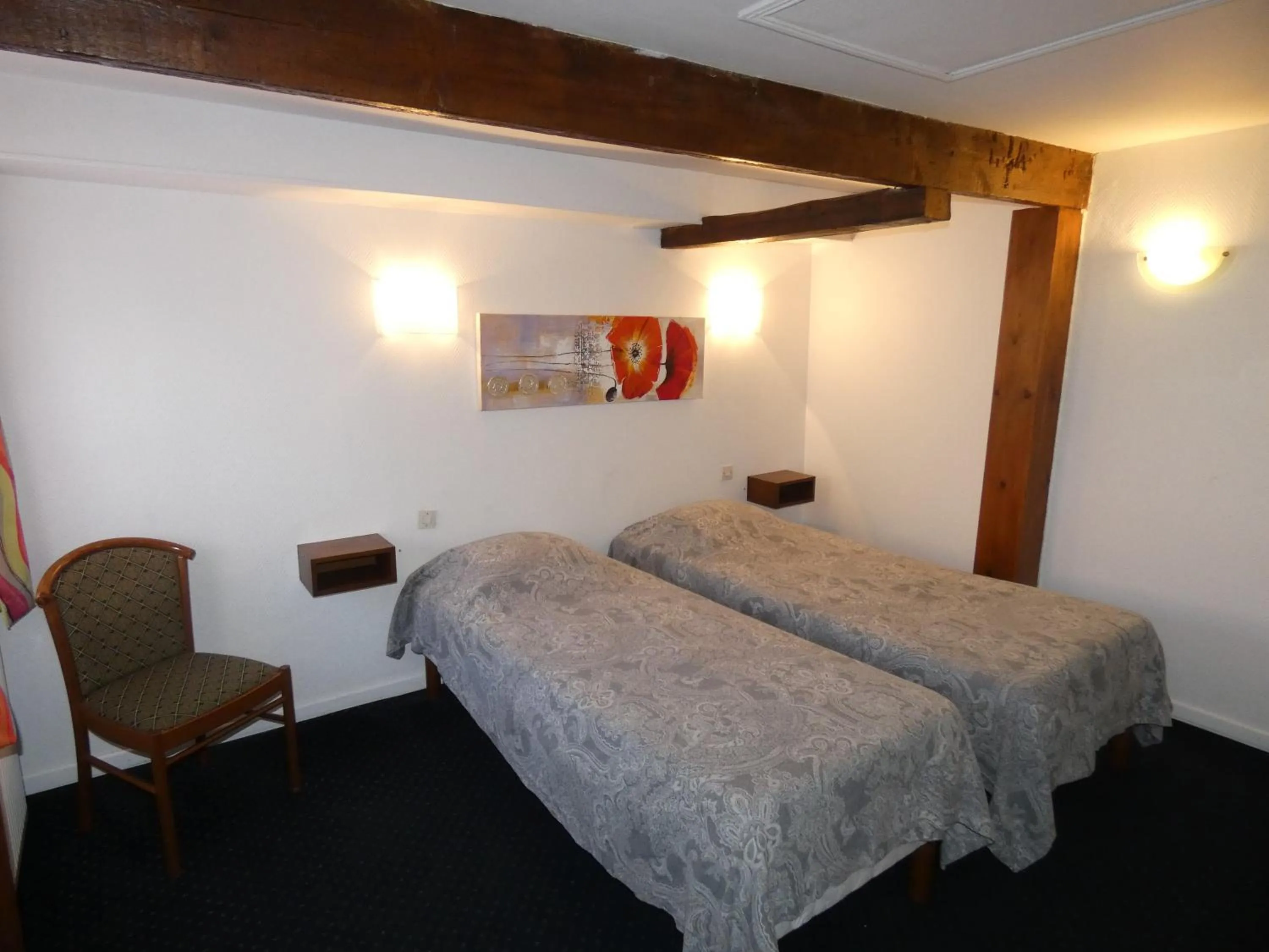 Photo of the whole room in Auberge du Gros Tilleul