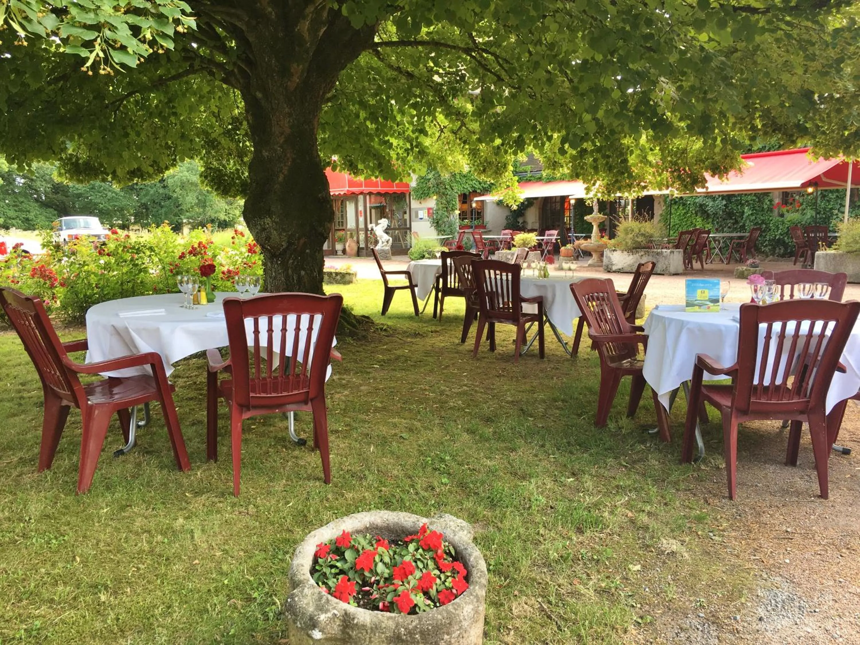 Garden view, Restaurant/Places to Eat in Manoir Henri IV