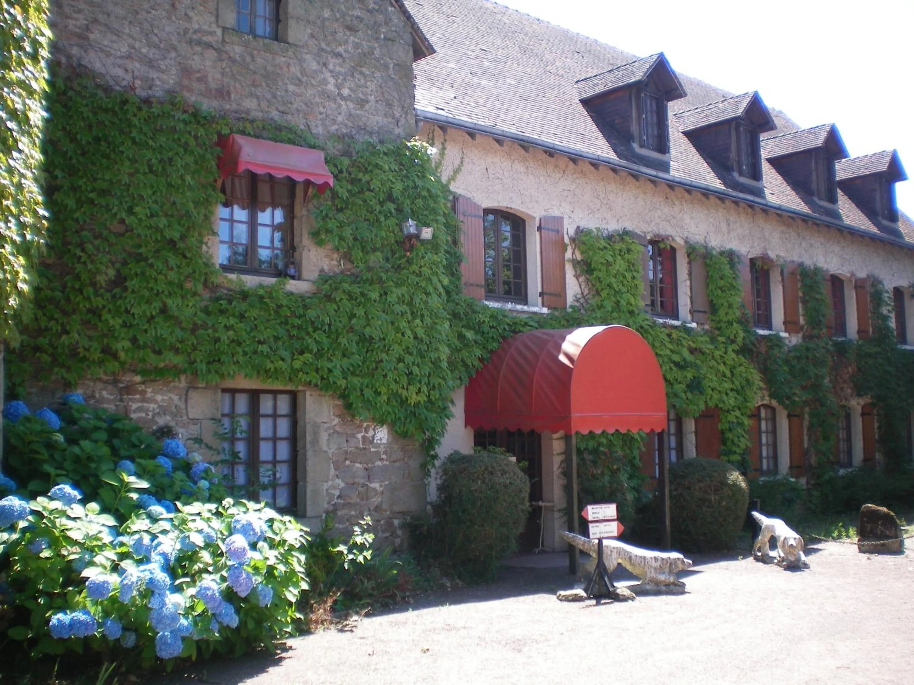 Garden, Property Building in Manoir Henri IV