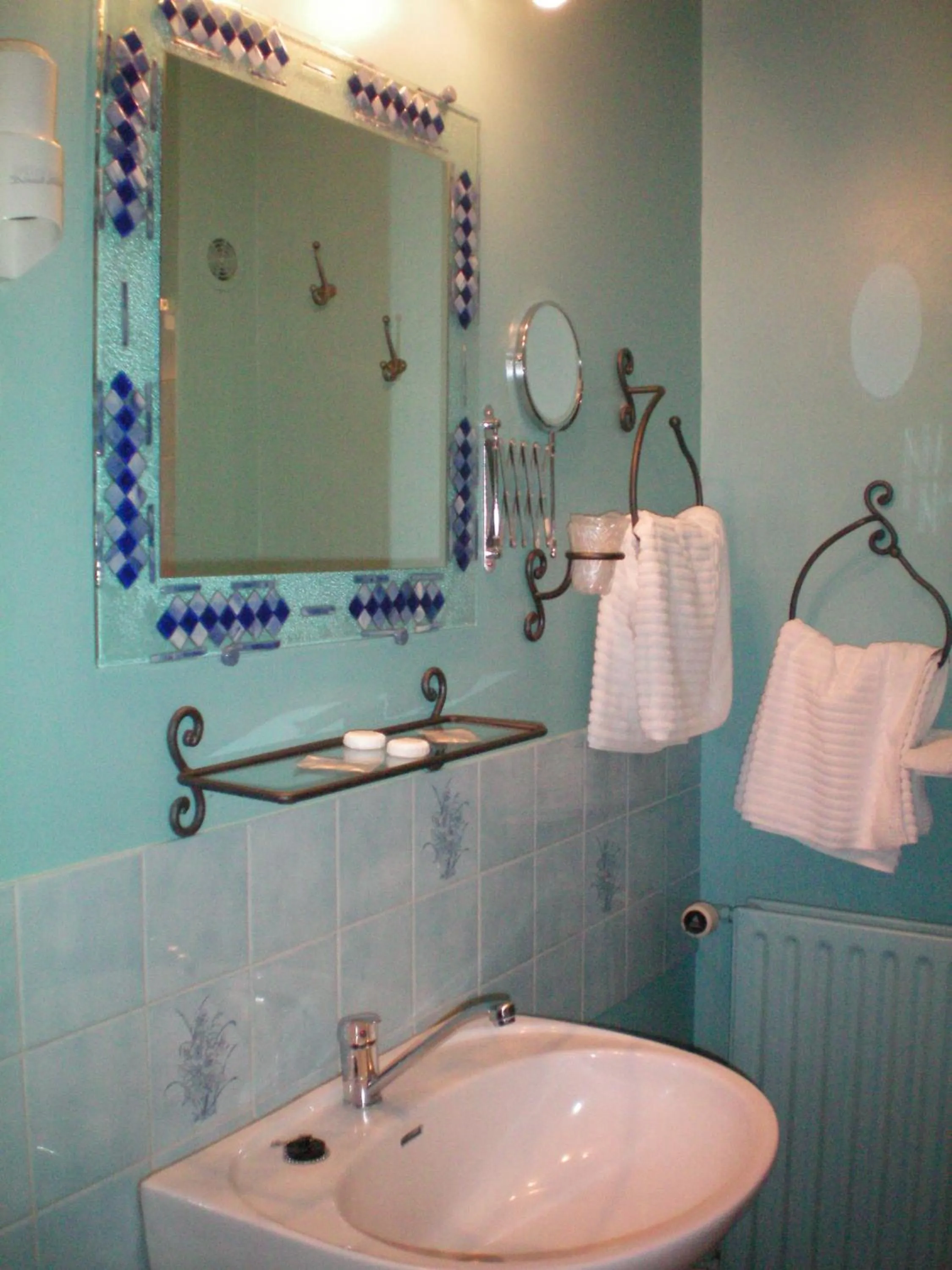 Bathroom in Manoir Henri IV