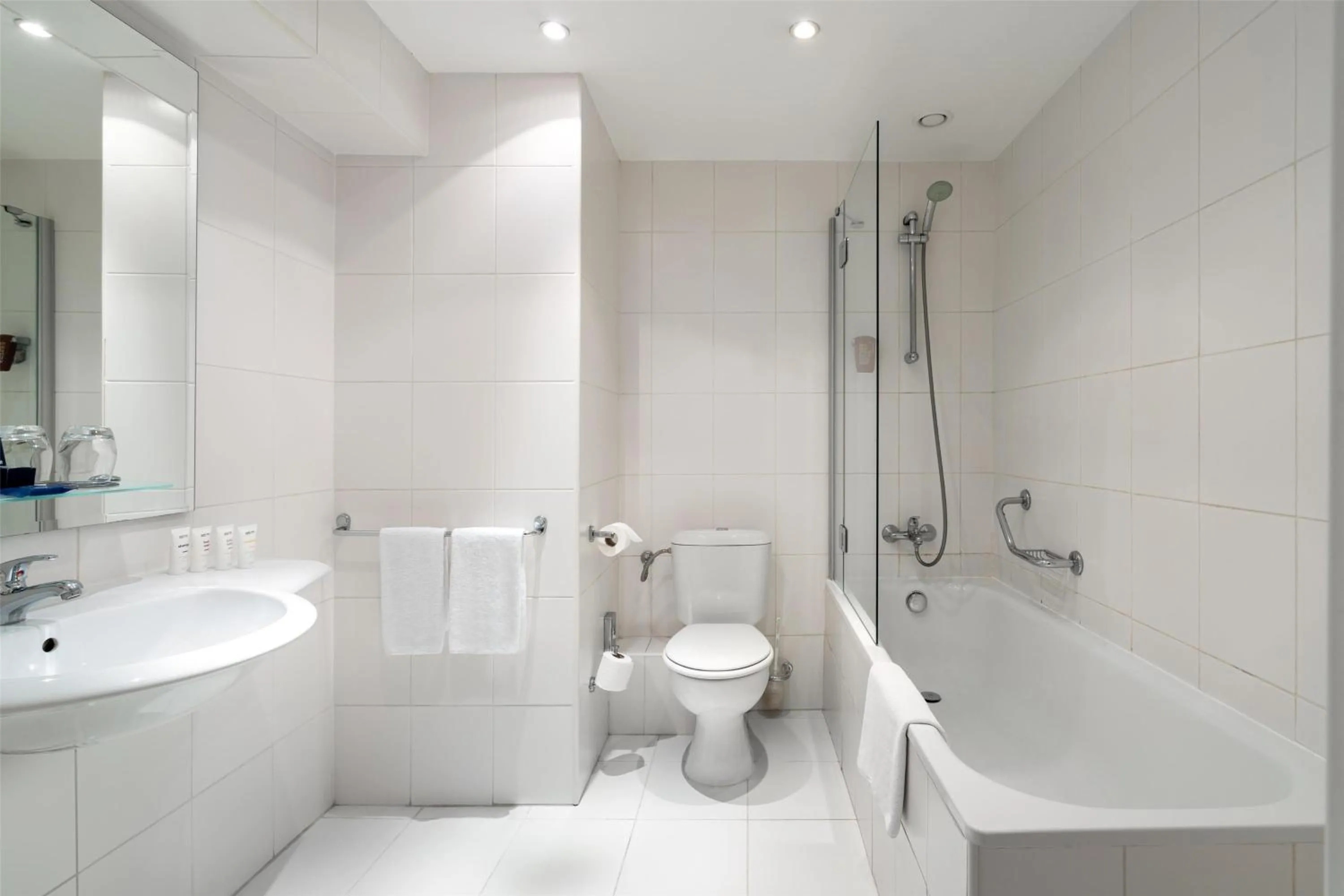 Bathroom in Park Inn by Radisson Bucharest Hotel & Residence