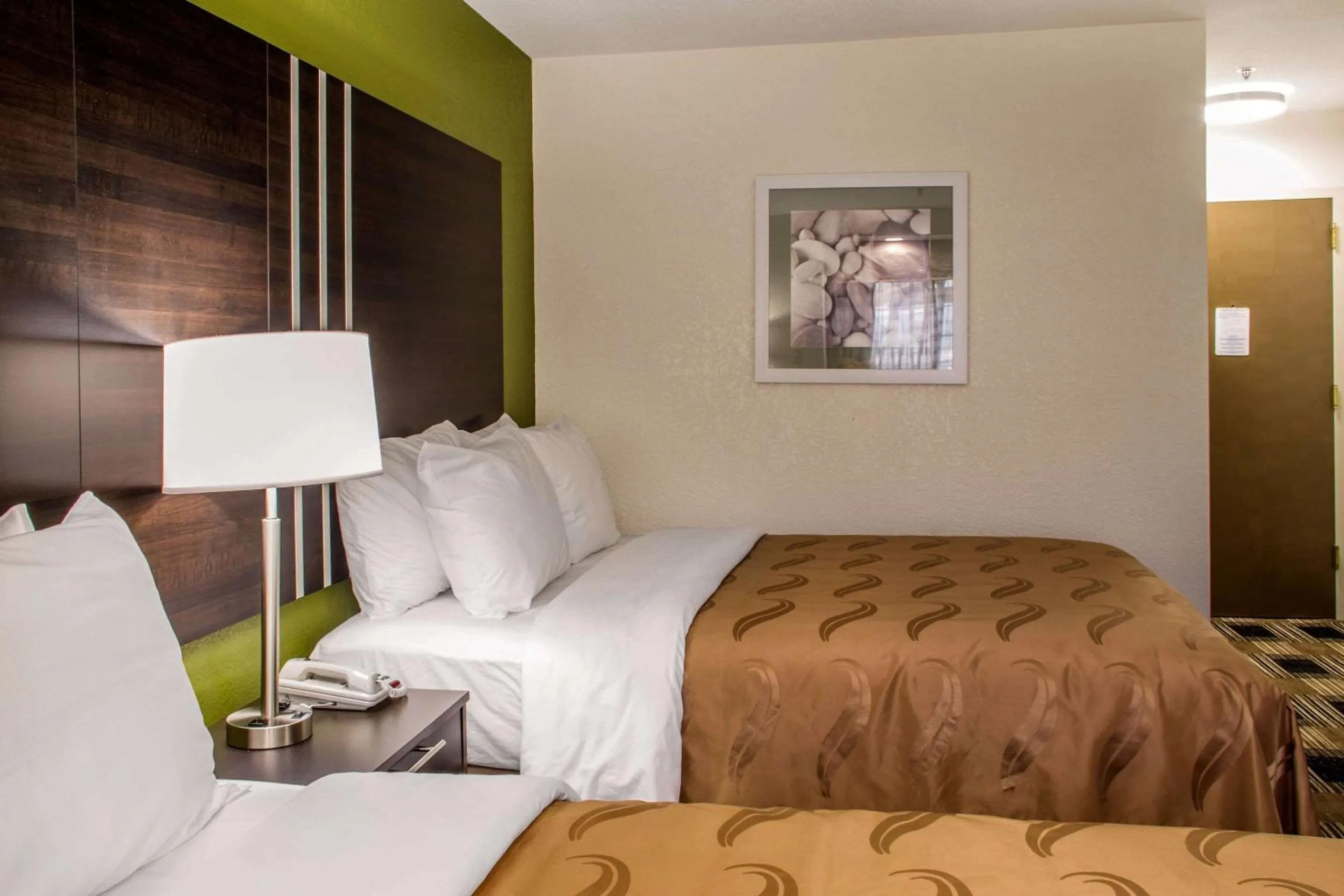 Photo of the whole room, Bed in Quality Inn & Suites Maggie Valley - Cherokee Area