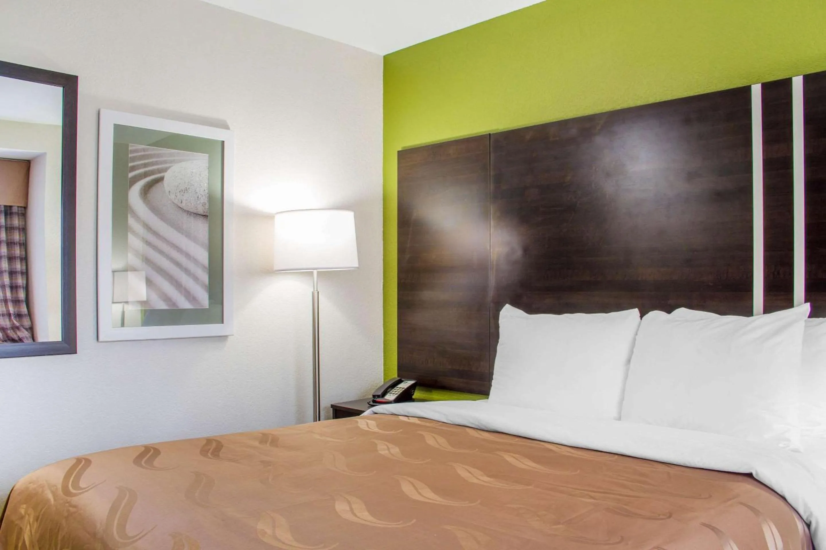 Photo of the whole room, Bed in Quality Inn & Suites Maggie Valley - Cherokee Area