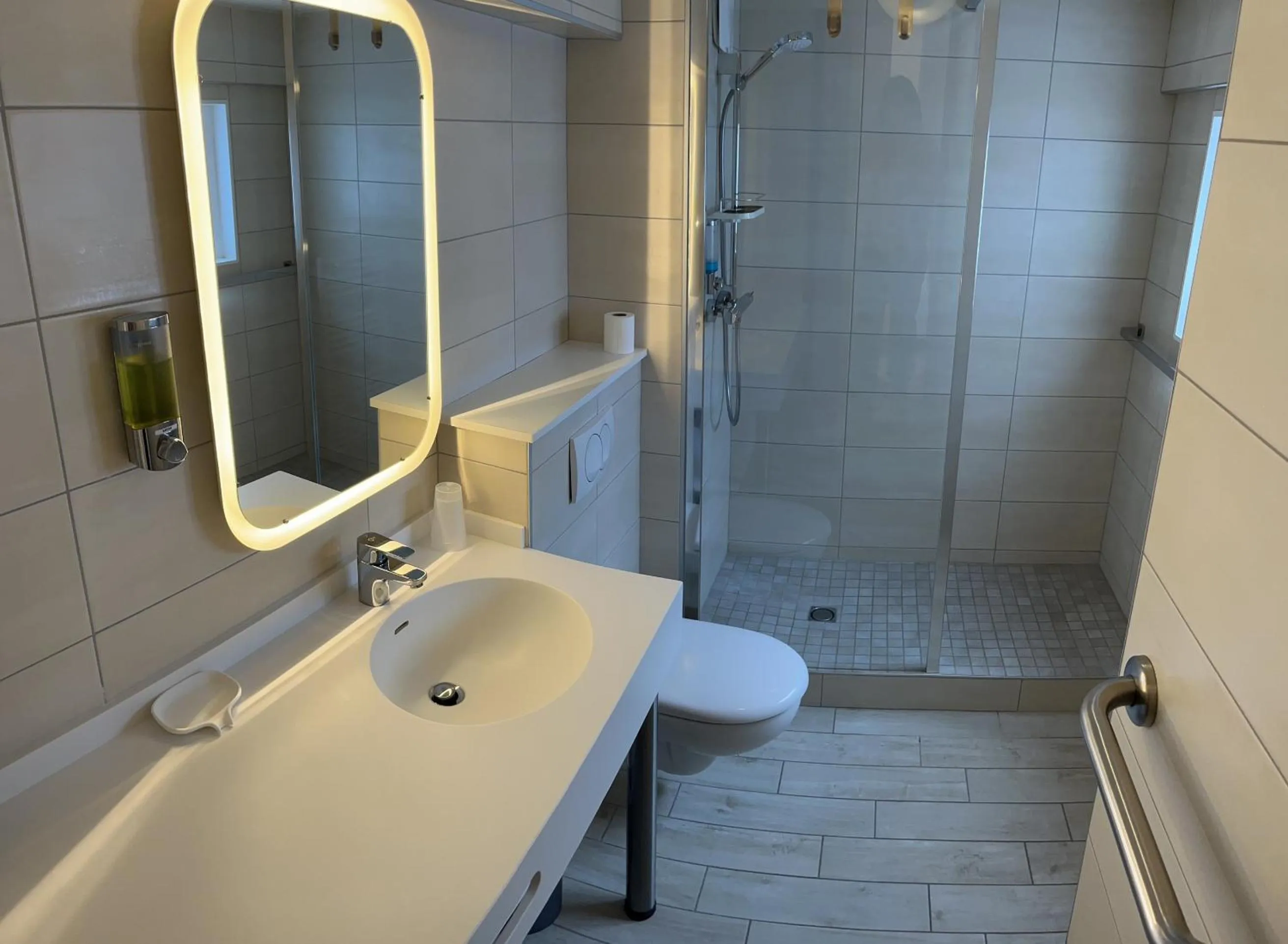 Bathroom in Logis Hôtel des Messageries