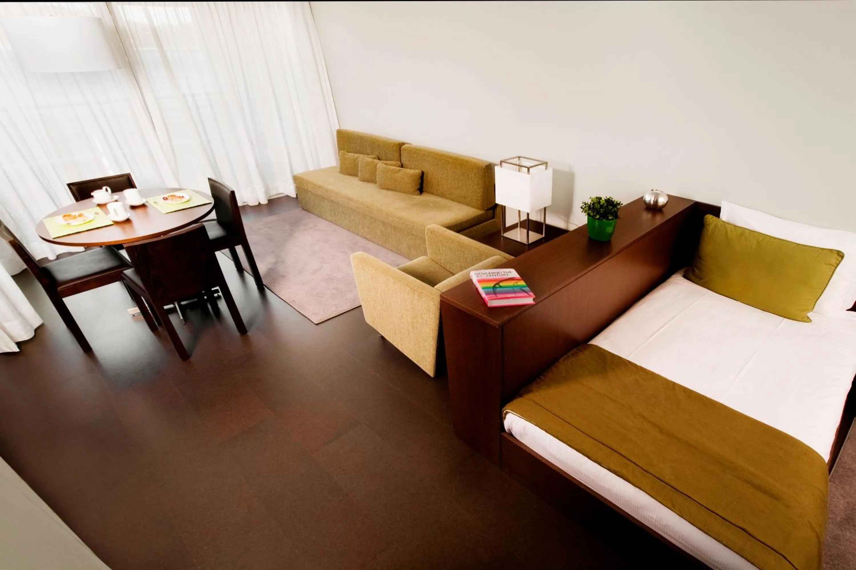 Living room in Aqualuz Troia Rio by The Editory