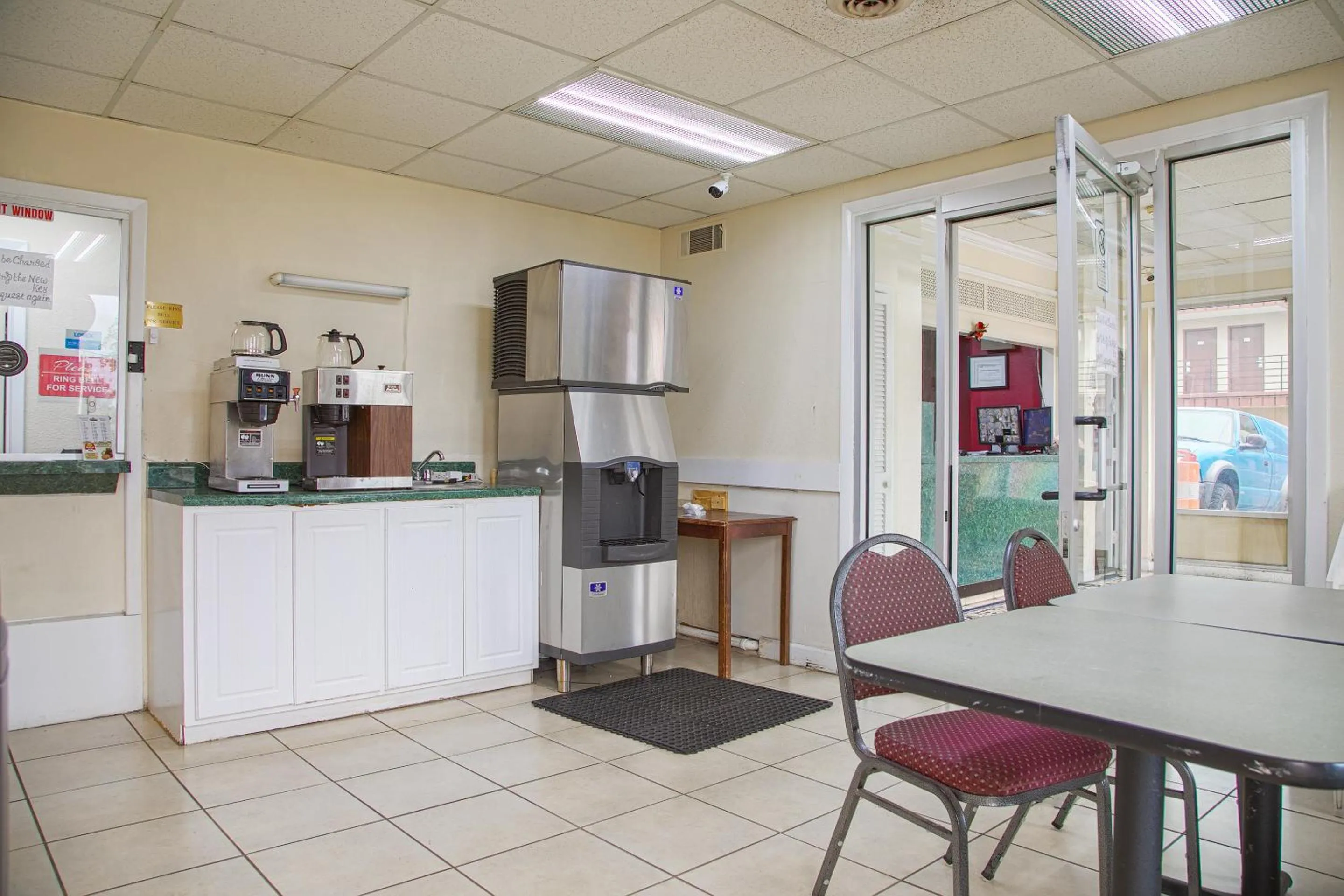Dining area in Masters Inn Augusta Washington Rd, I-20