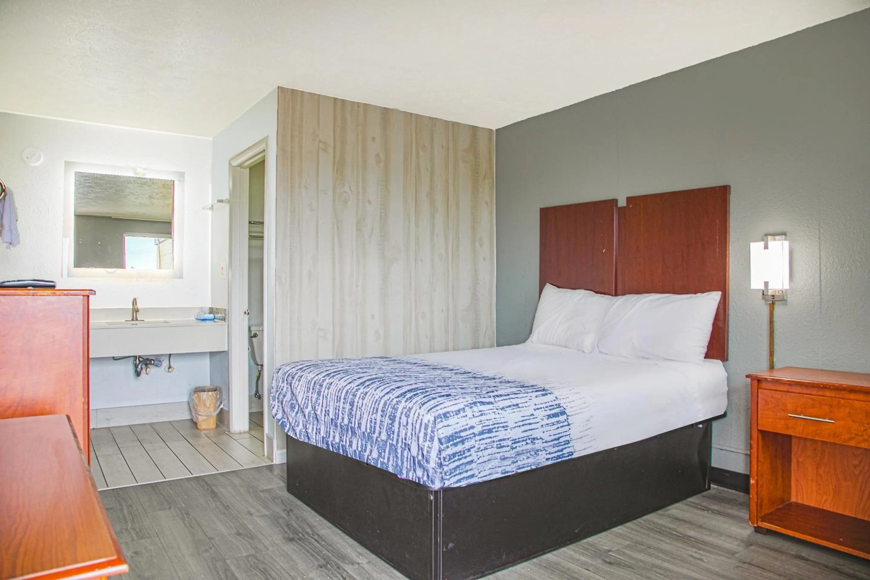 Bedroom, Bed in Masters Inn Augusta Washington Rd, I-20