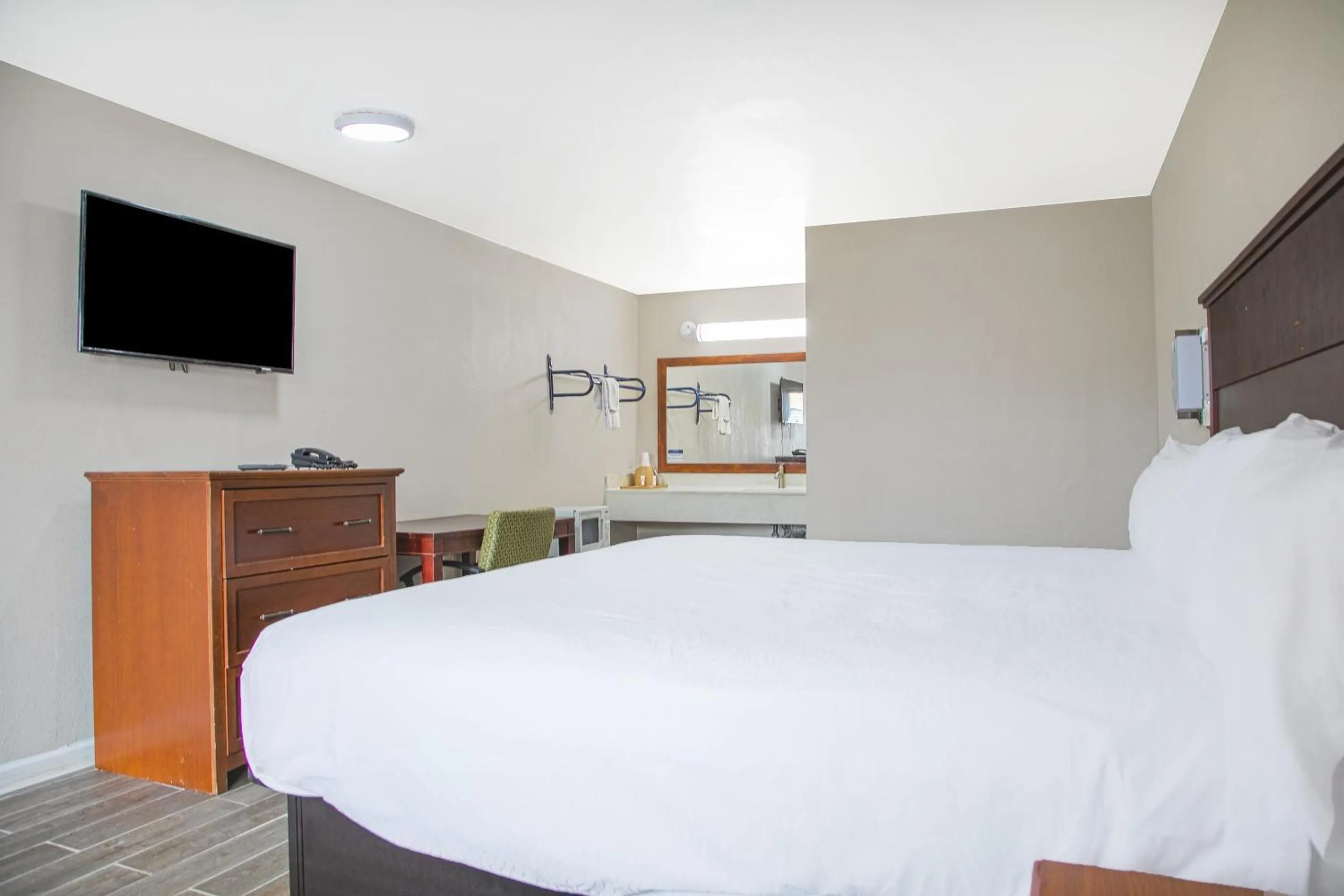 Bedroom, Bed in Masters Inn Augusta Washington Rd, I-20