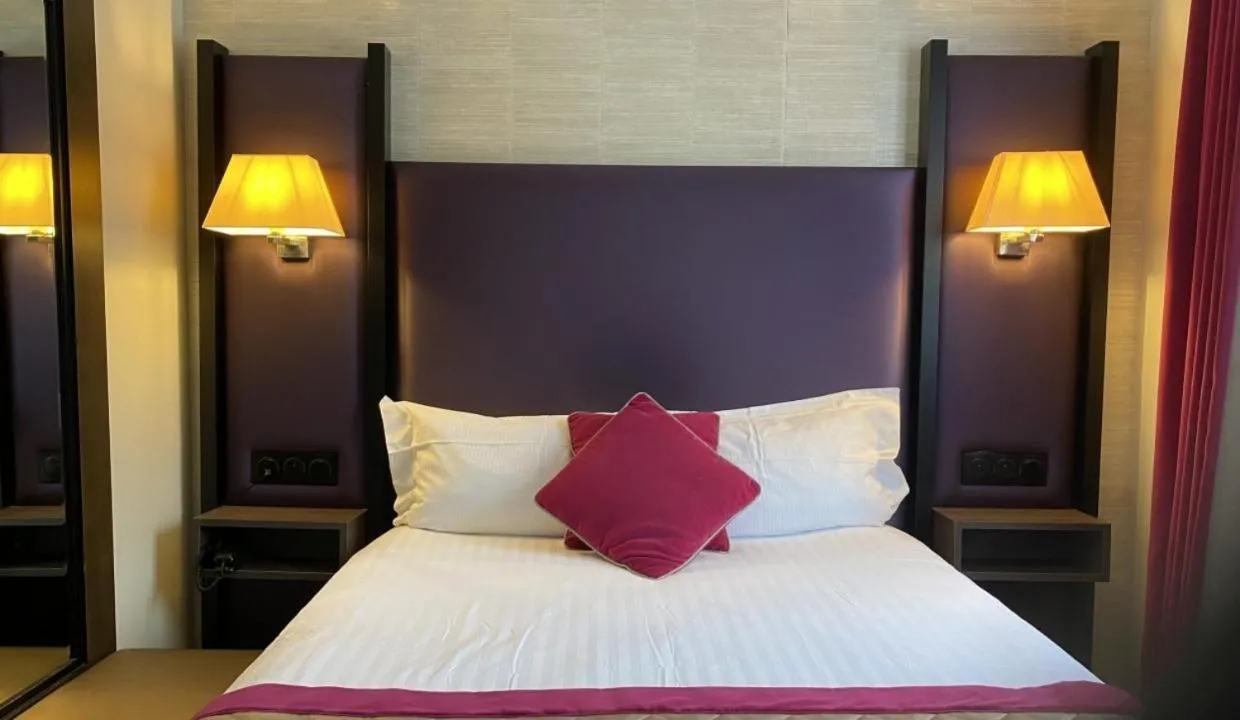 Bedroom, Bed in Hotel Bellevue