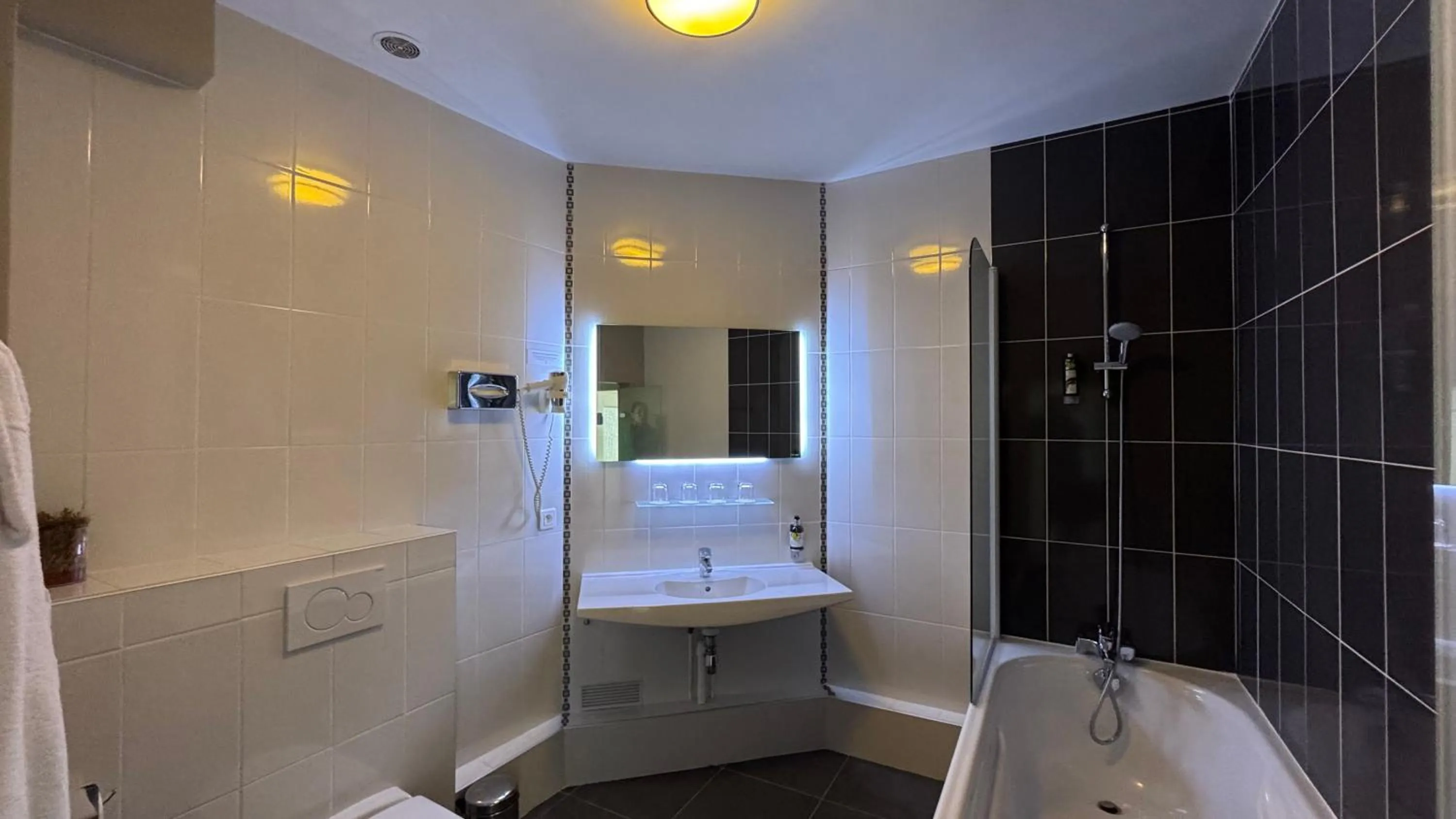 Bathroom in Hotel Bellevue