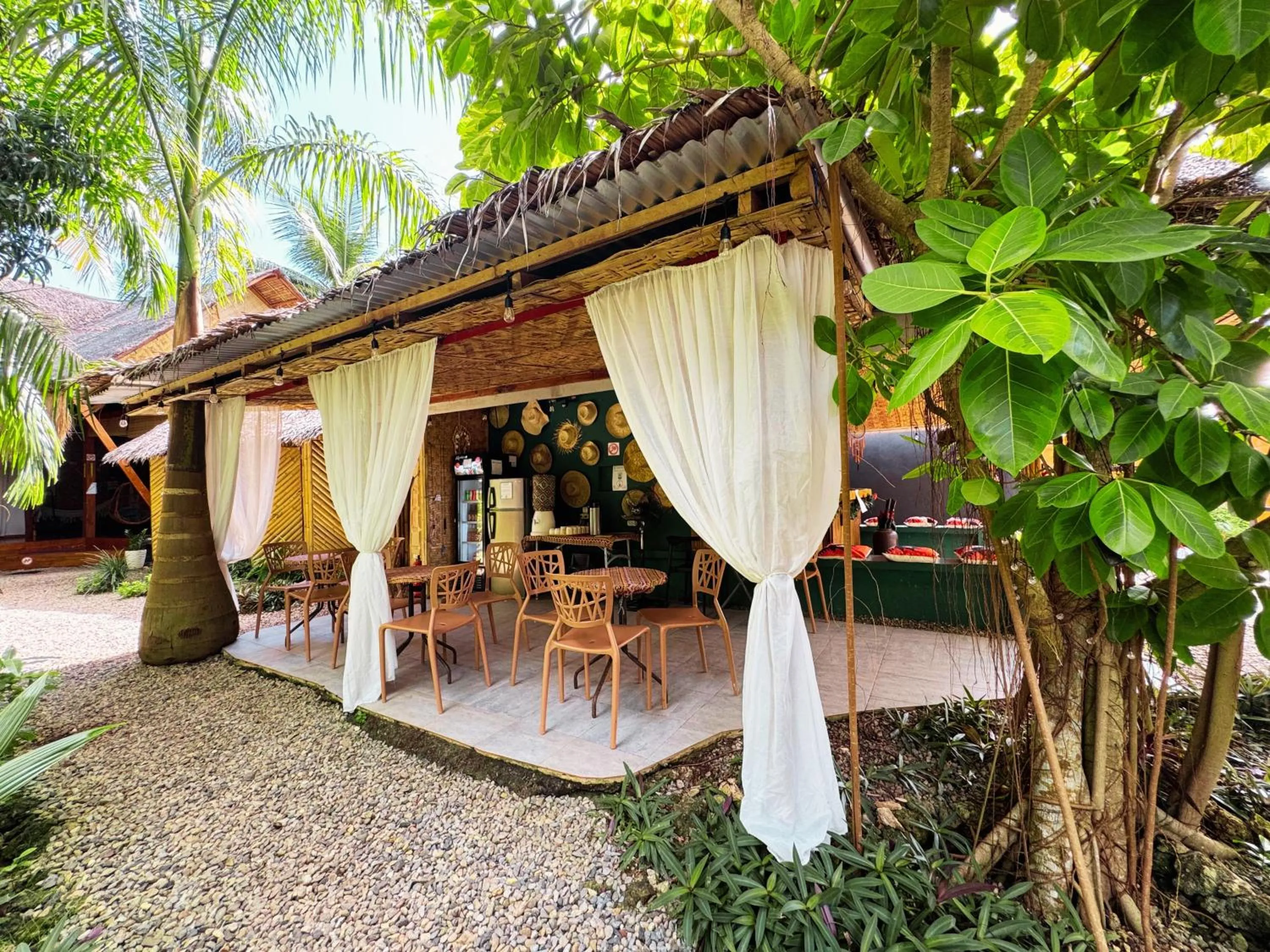Dining area in Nautilus Hostel & Hammocks