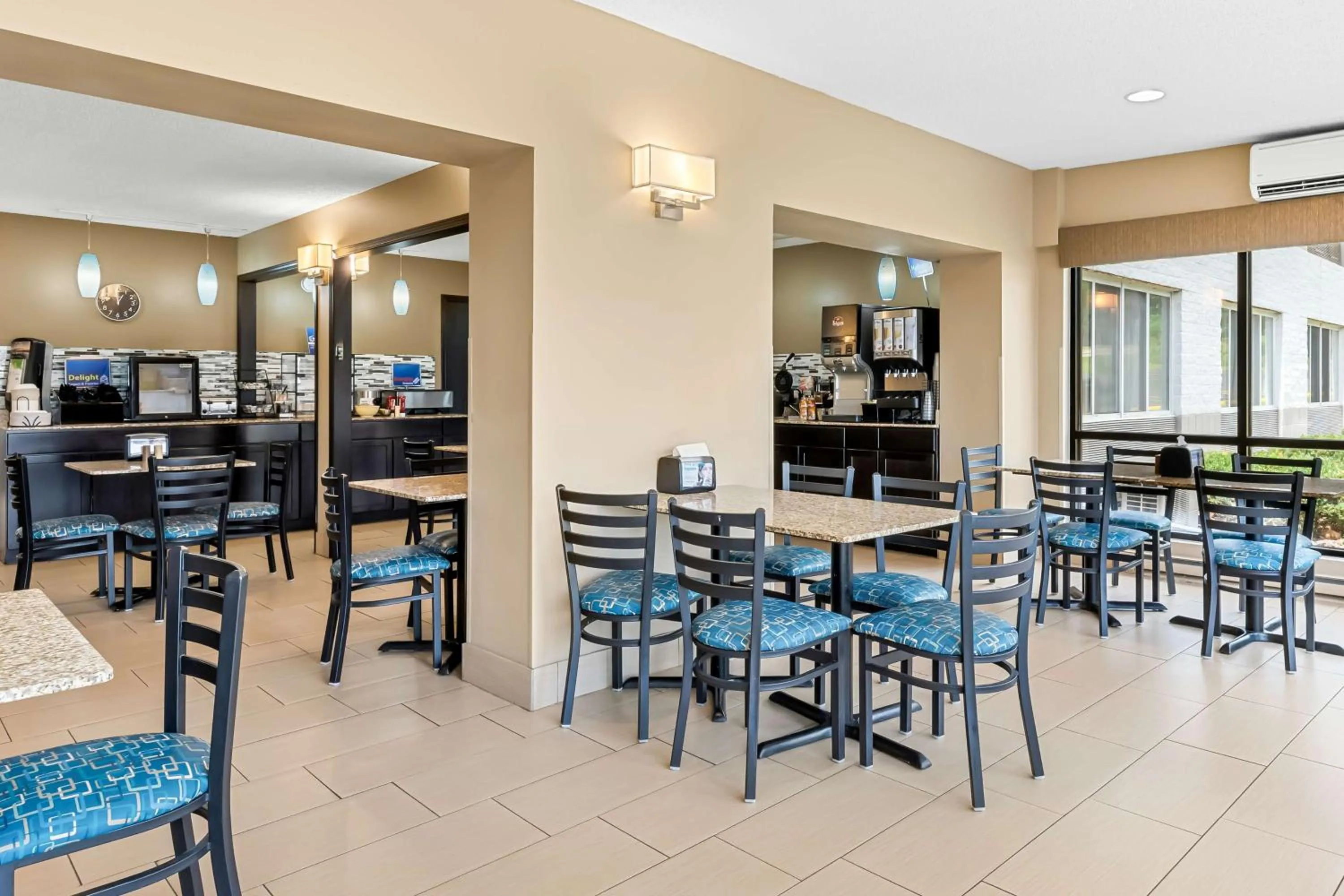 Breakfast in Best Western Baraboo Inn