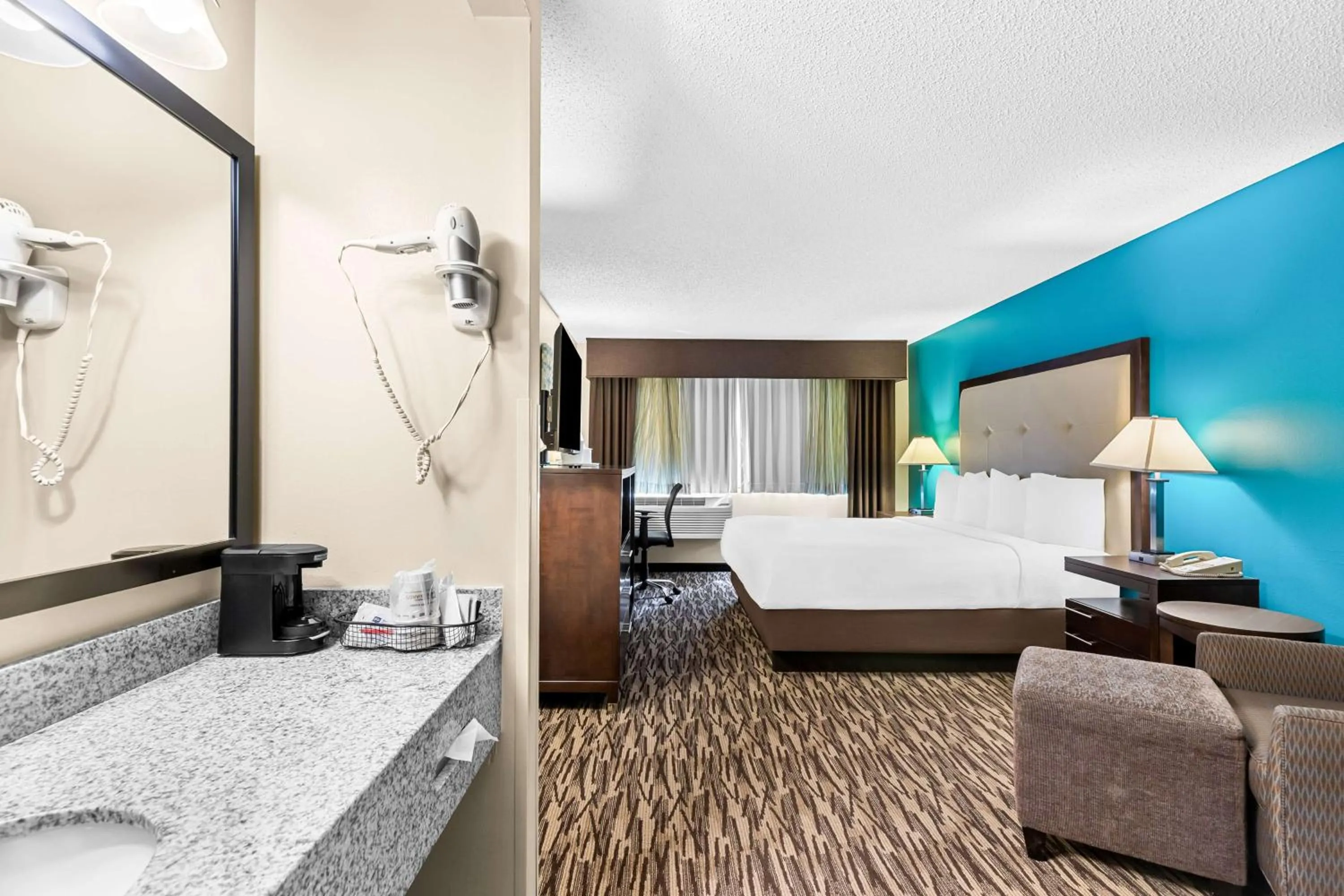 Bedroom, Bed in Best Western Baraboo Inn