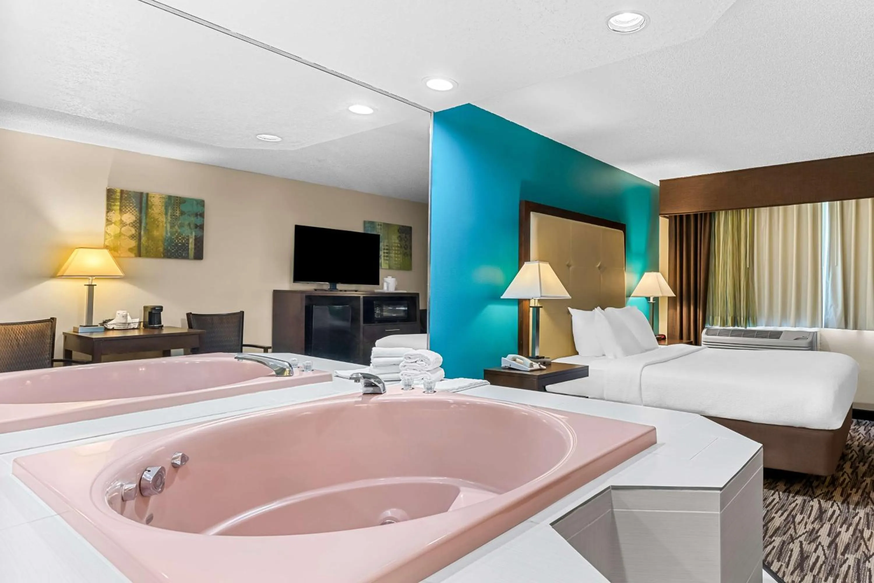 Bedroom, Bed in Best Western Baraboo Inn