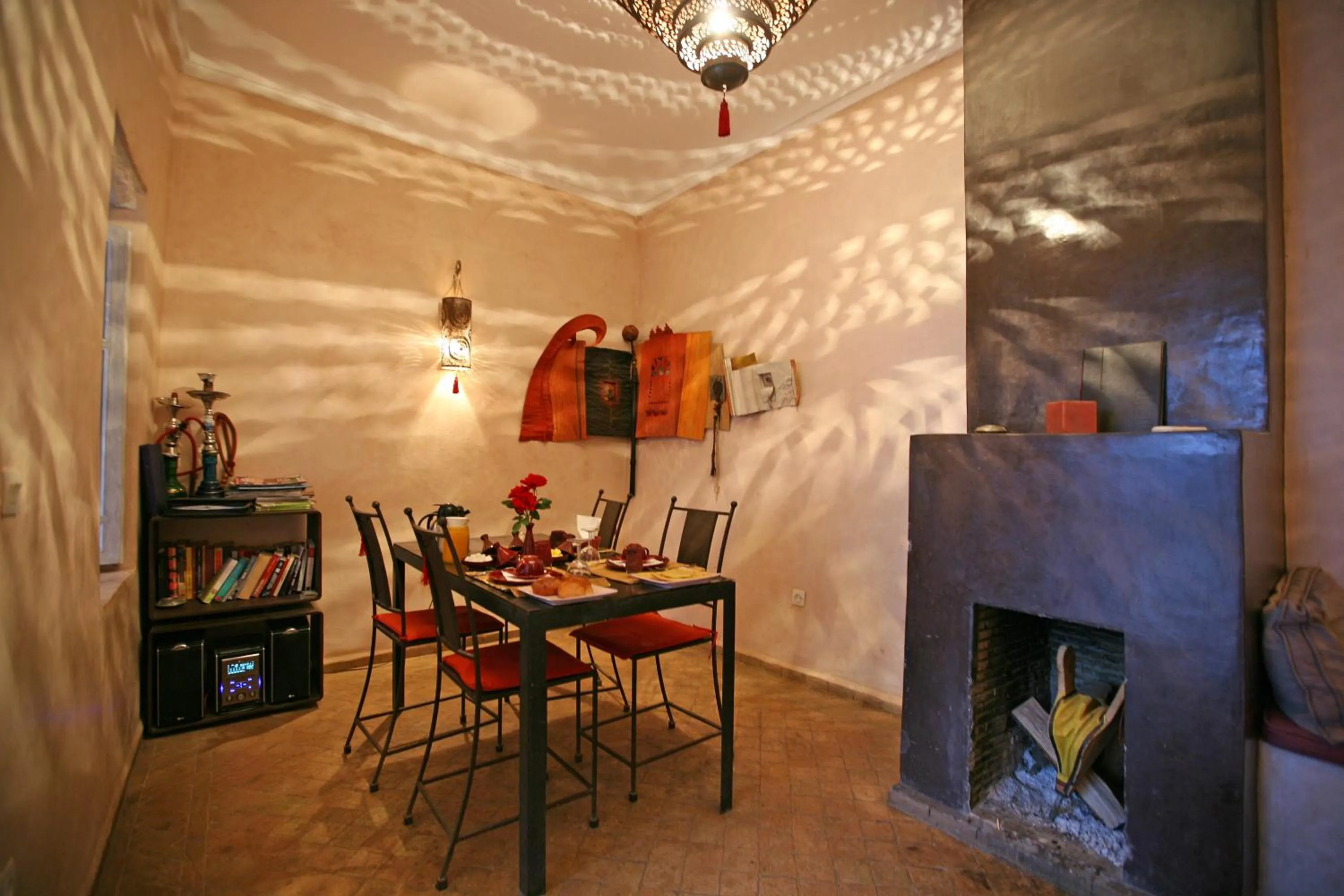 Restaurant/places to eat in Riad O2
