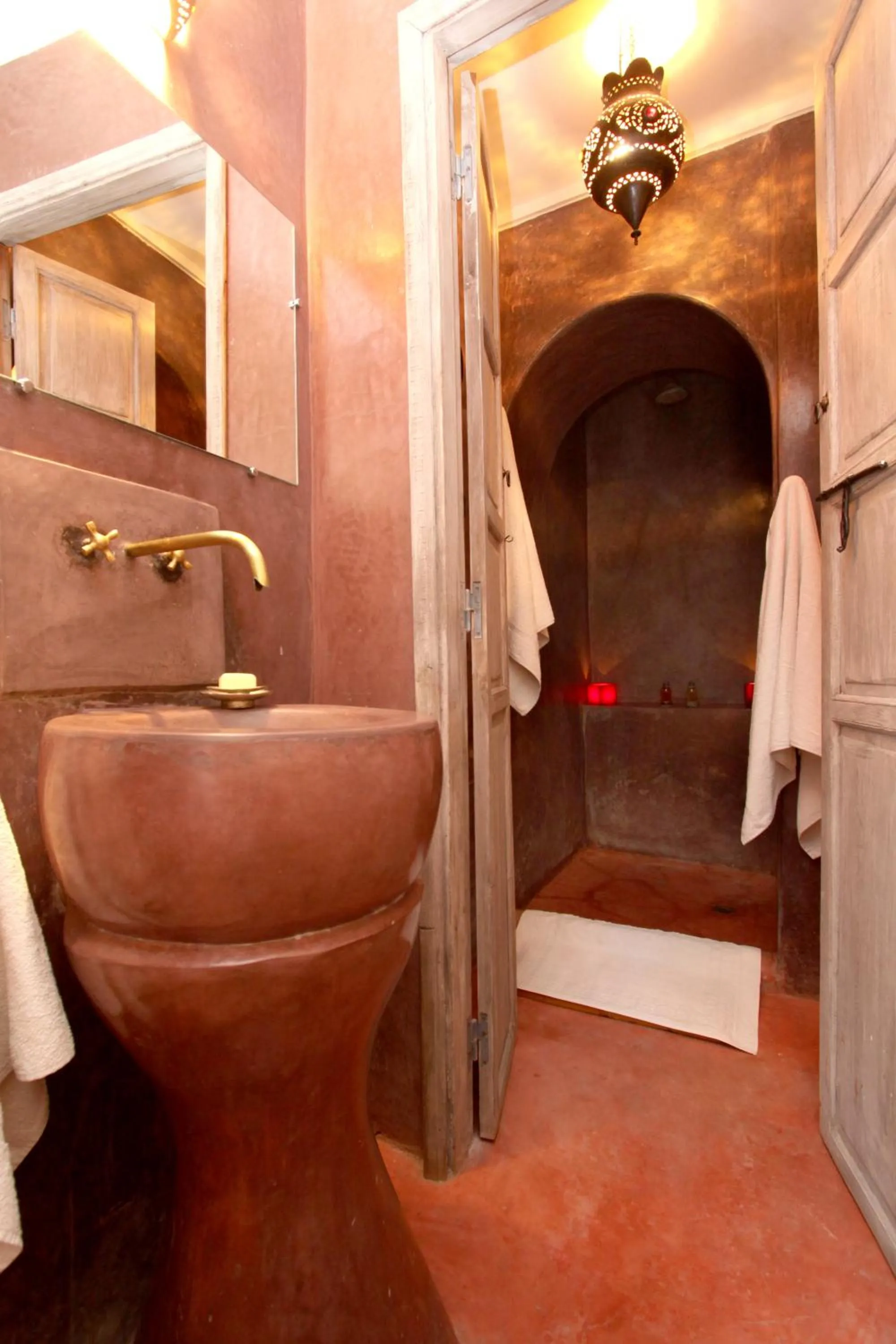 Shower in Riad O2