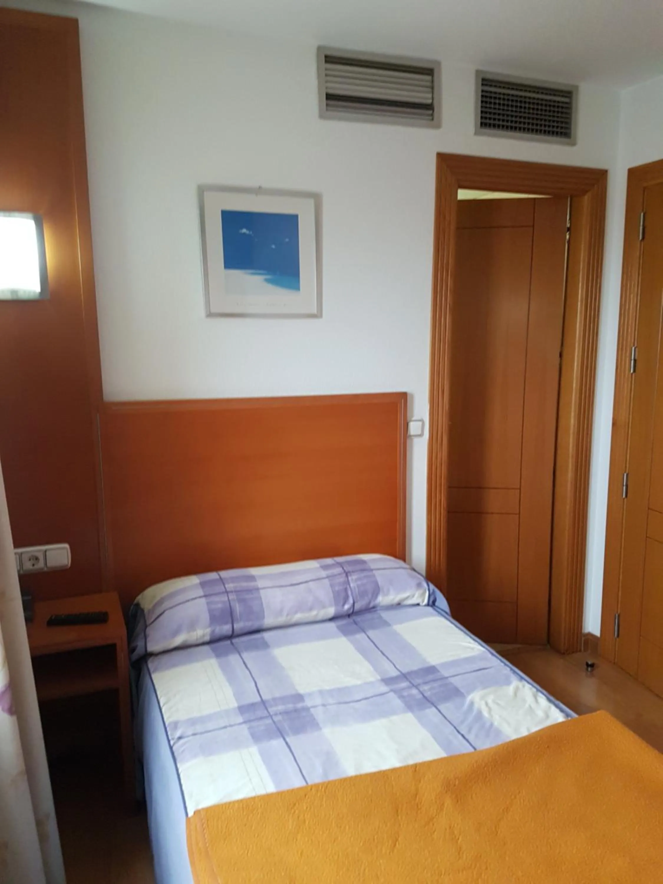 Standard Single Room in Hostal Mediterraneo