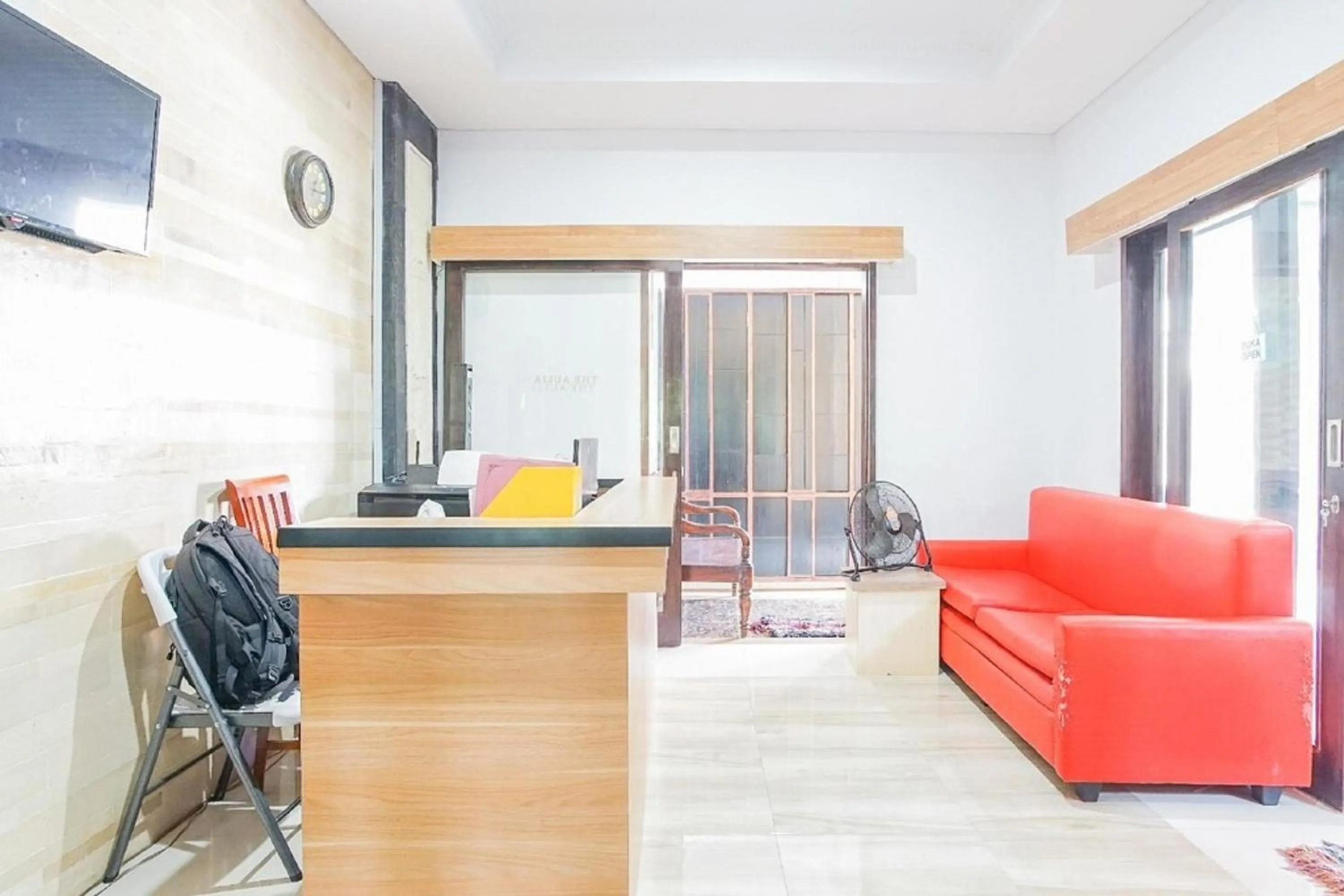 Lobby or reception in RedDoorz near Muaya Beach Jimbaran