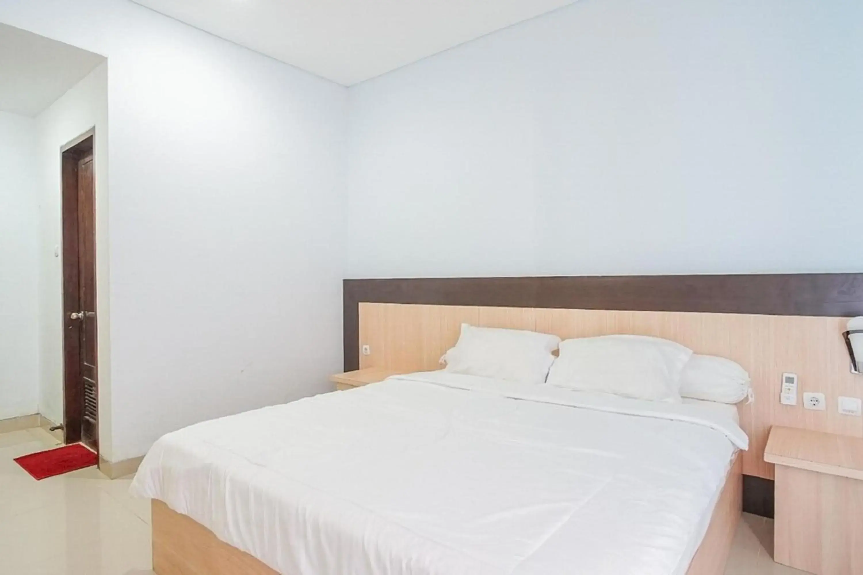 RedDoorz near Muaya Beach Jimbaran RedDoorz near Muaya Beach Jimbaran