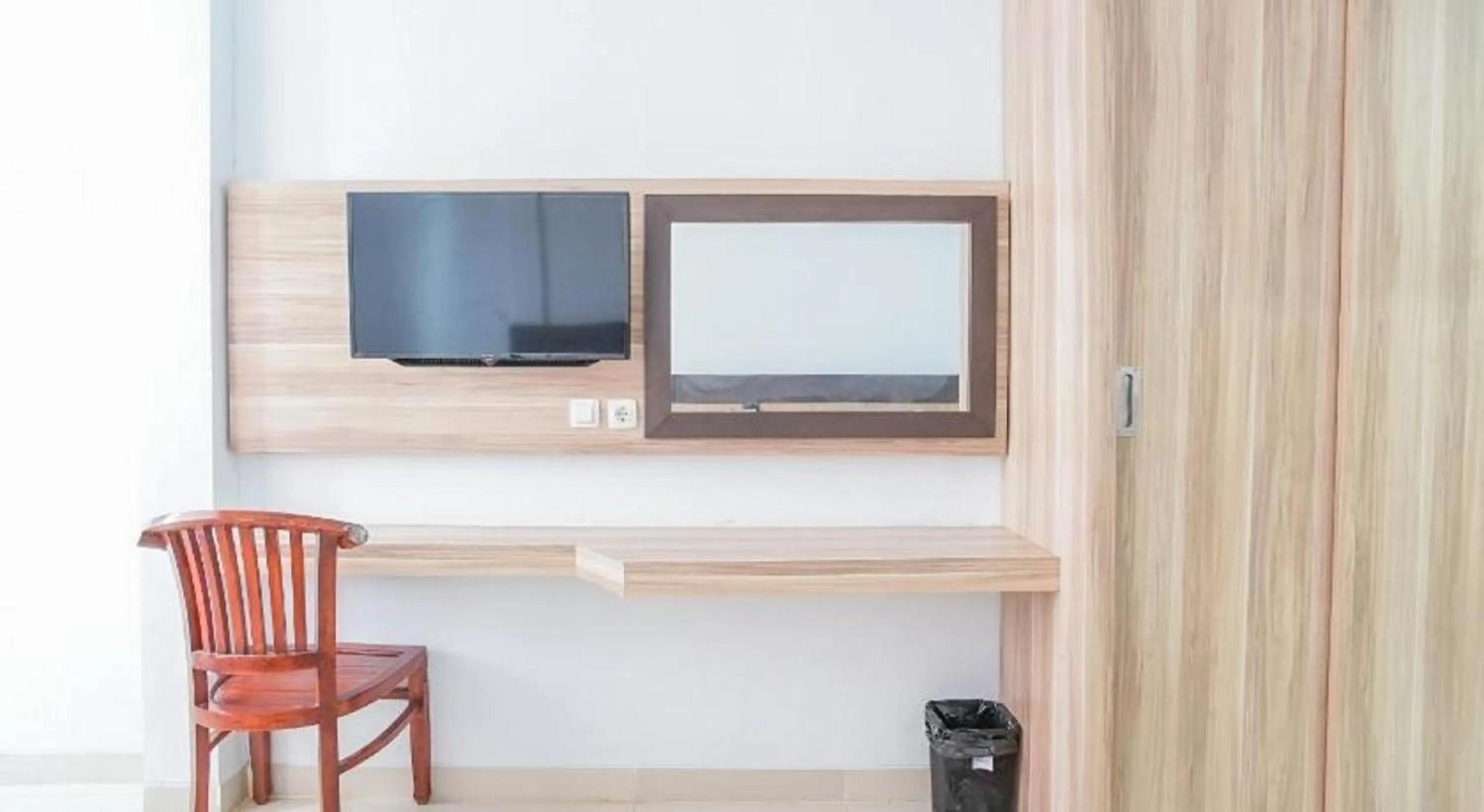 Area and facilities in RedDoorz near Muaya Beach Jimbaran