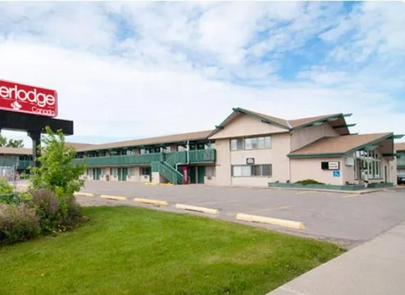 Property building in Superlodge Canada
