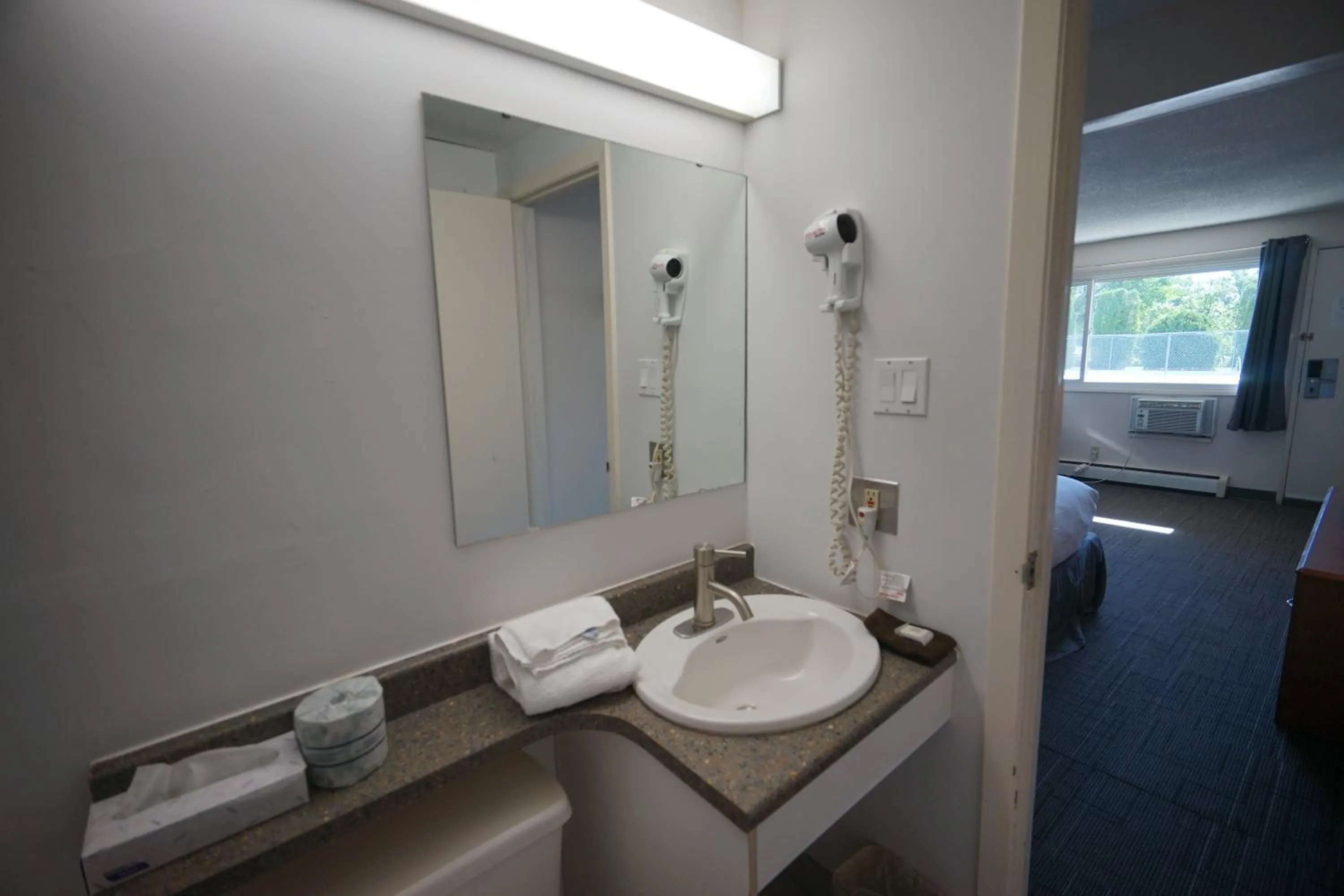 Bathroom in Superlodge Canada