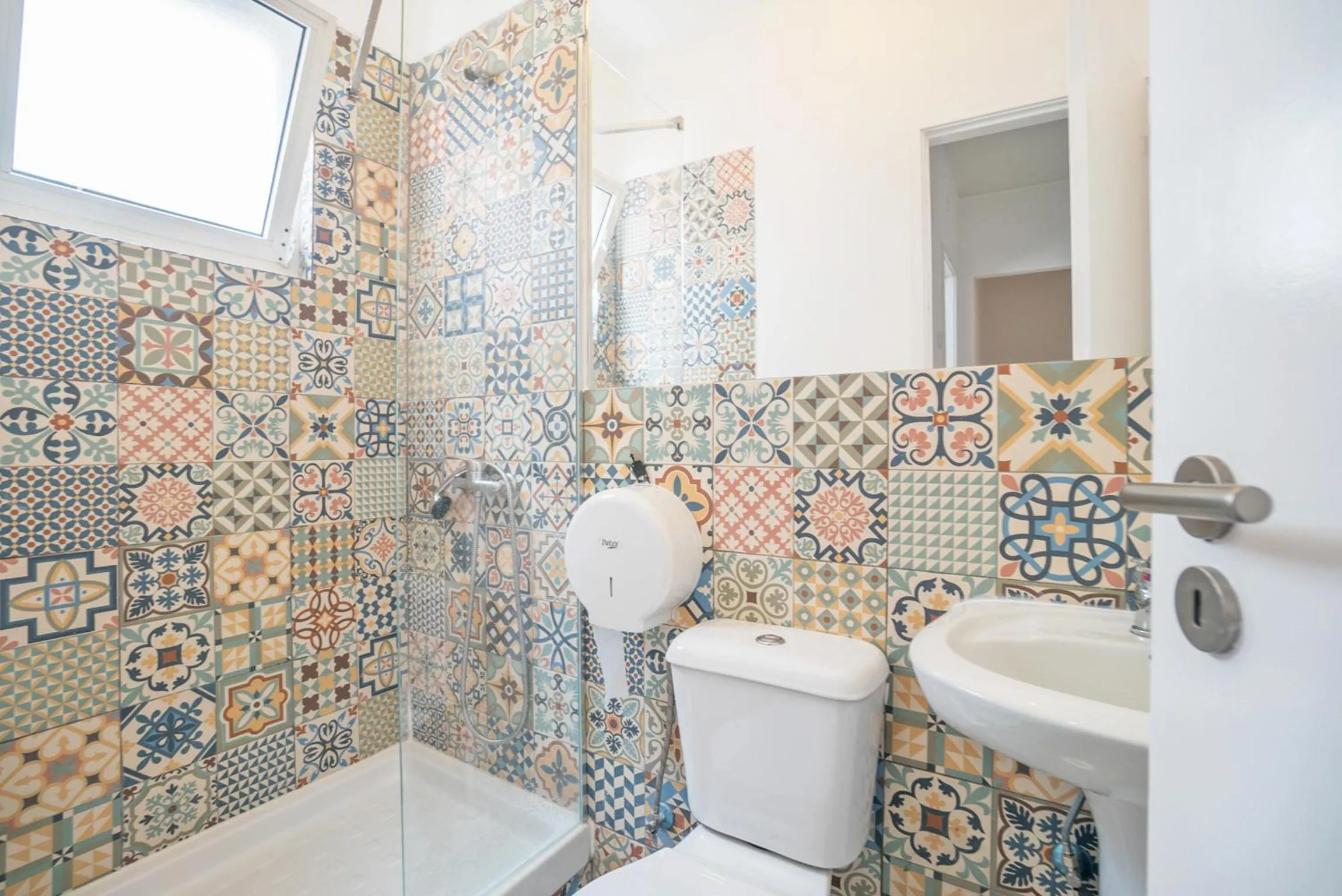 Bathroom in Vistas de Lisboa Hostel