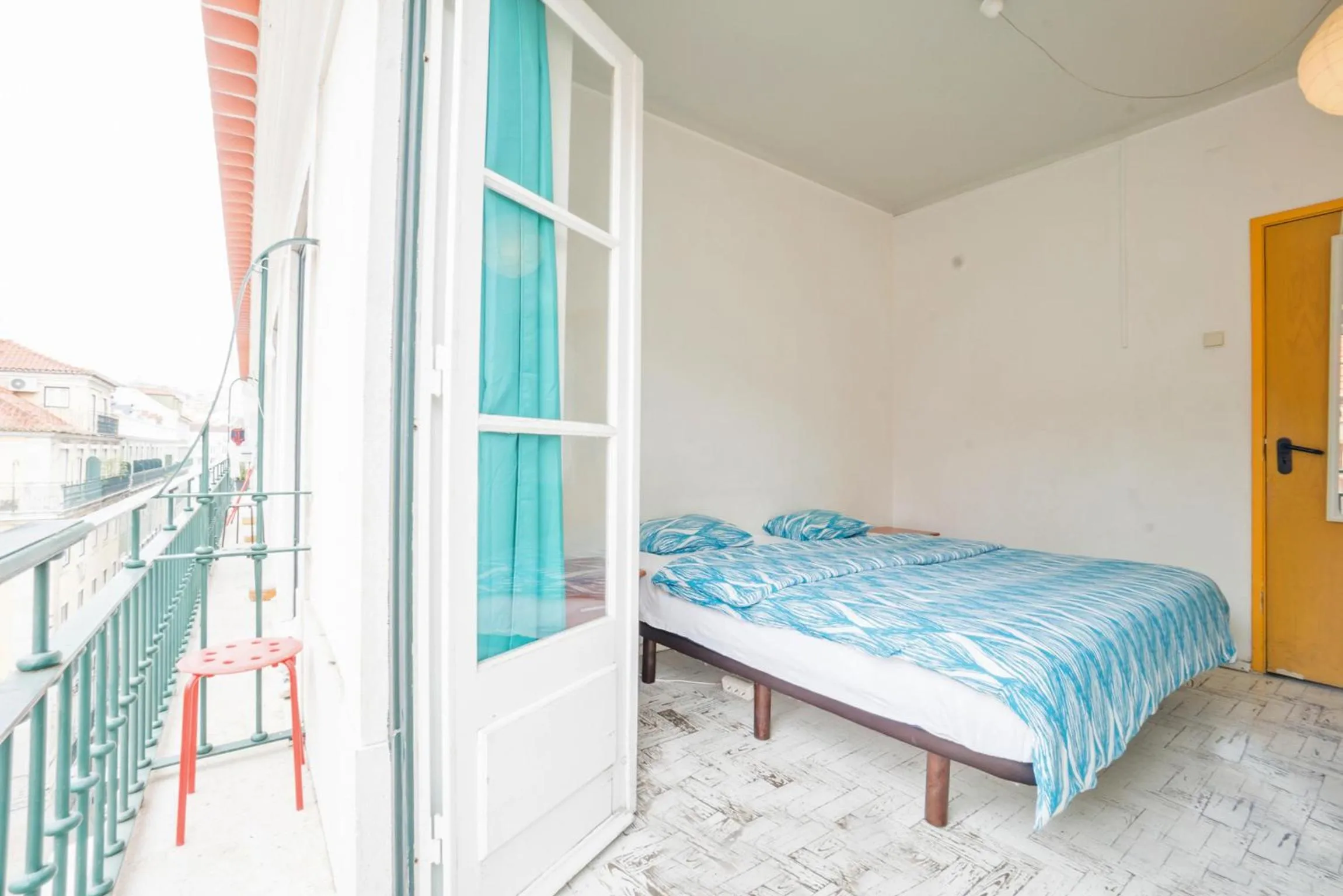 Balcony/Terrace, Bed in Vistas de Lisboa Hostel