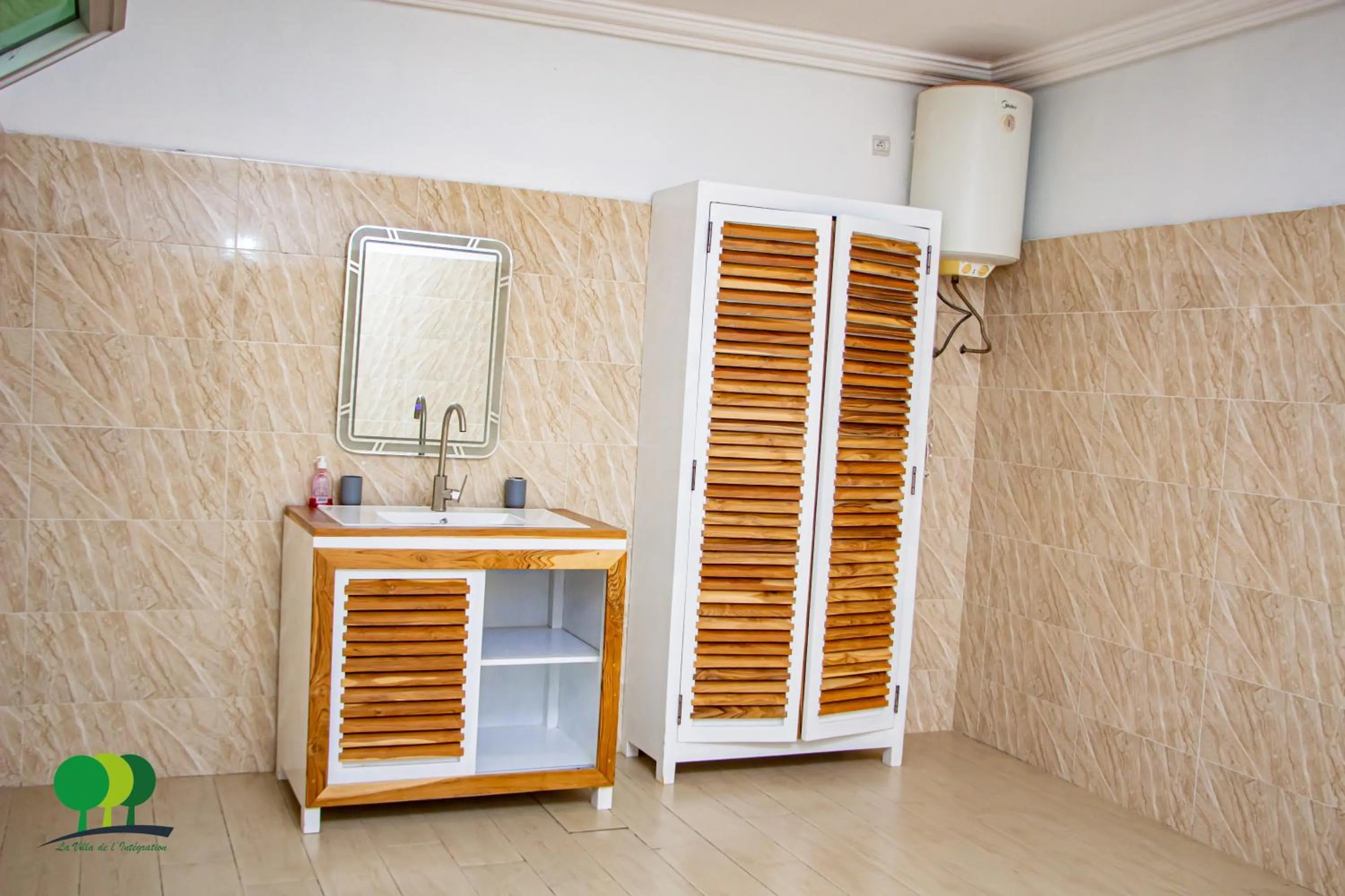 Shower in VILLA DE L'INTEGRATION