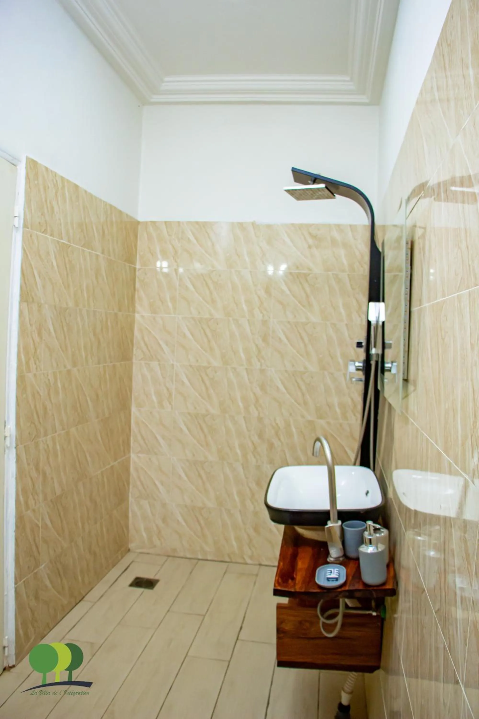 Shower in VILLA DE L'INTEGRATION