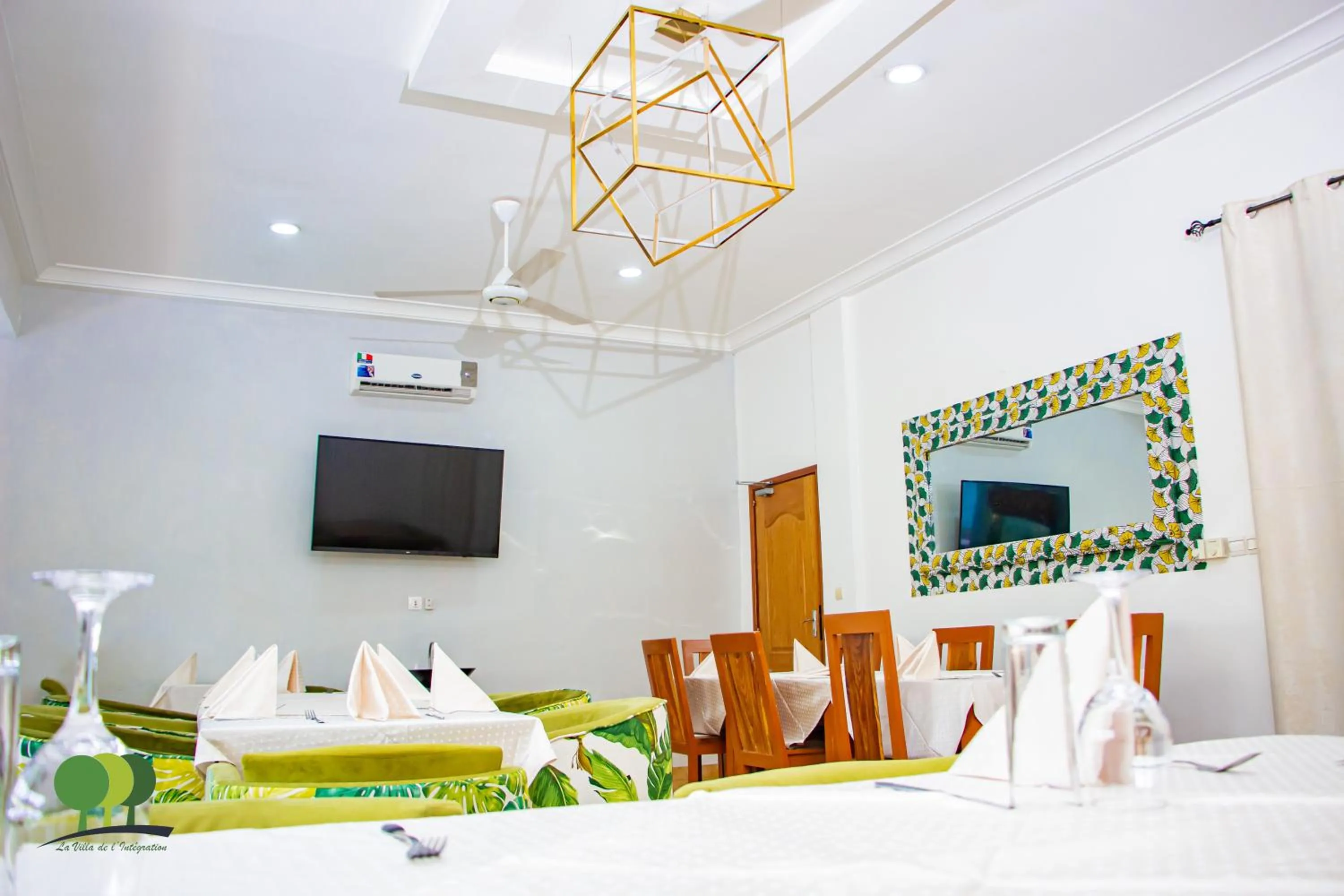 Restaurant/places to eat in VILLA DE L'INTEGRATION