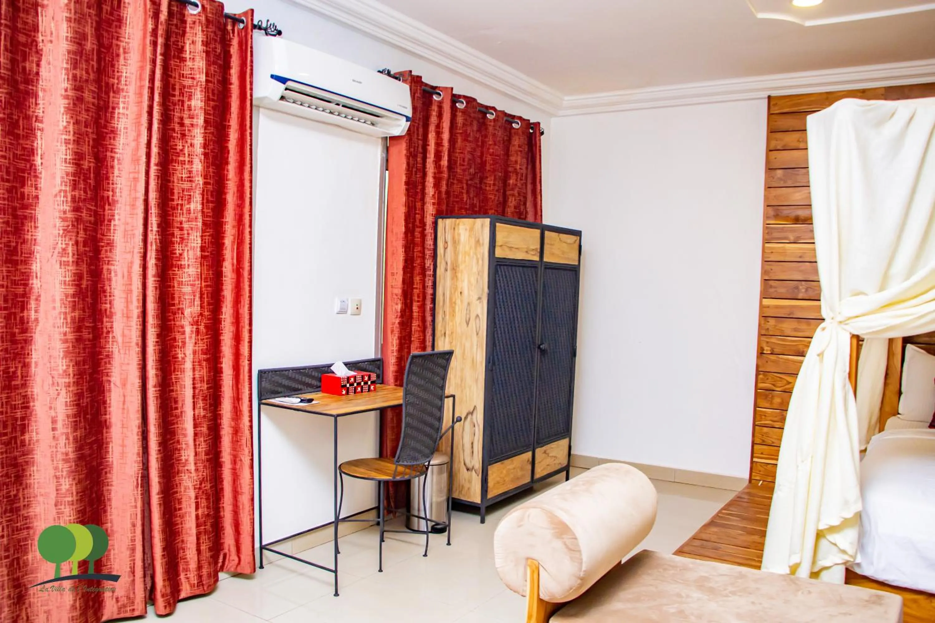 wardrobe, Bed in VILLA DE L'INTEGRATION